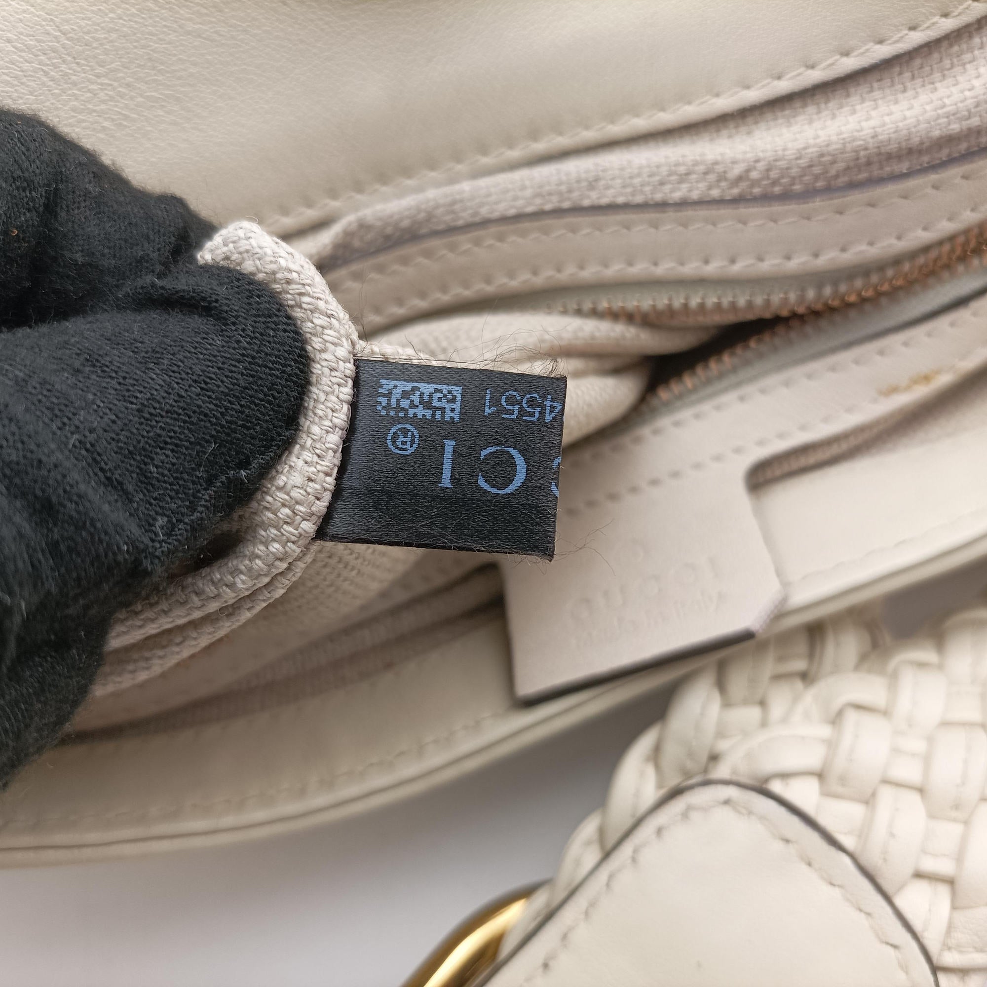 Pre-owned Gucci Tassel Handmade Medium Flap White Leather 263954 shoulderbag | stylenewstar