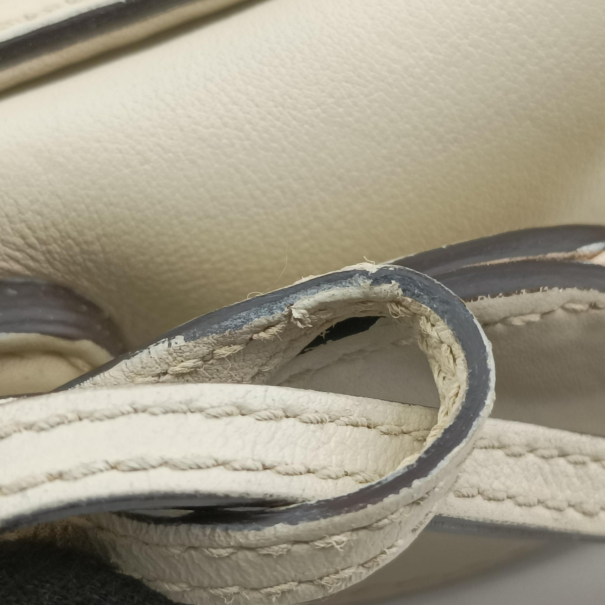 Pre-owned Gucci Tassel Handmade Medium Flap White Leather 263954 shoulderbag | stylenewstar