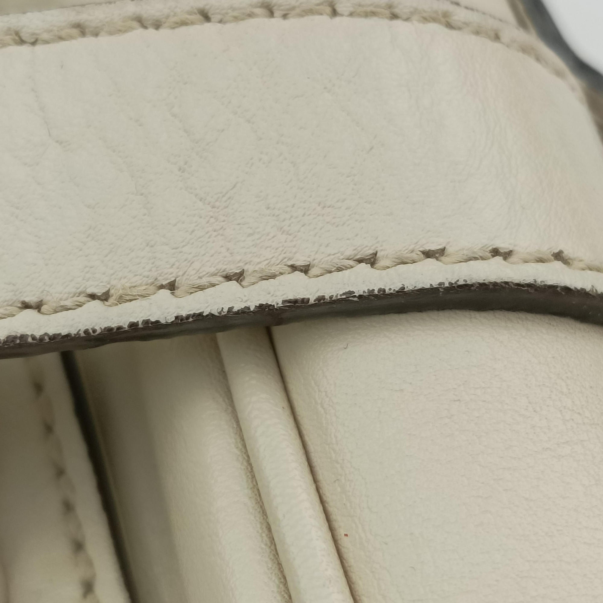 Pre-owned Gucci Tassel Handmade Medium Flap White Leather 263954 shoulderbag | stylenewstar