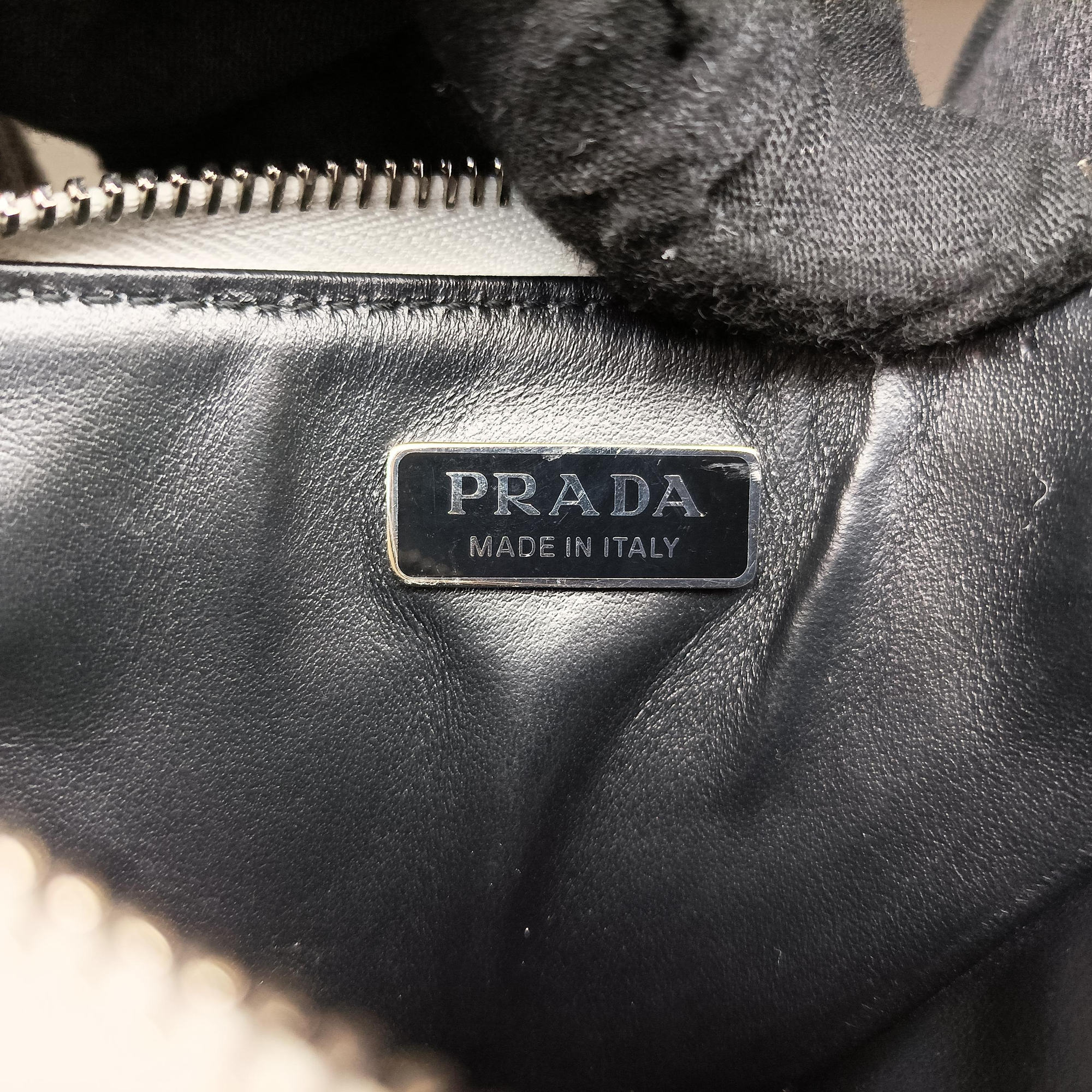 Vintage Prada Triangle Chain Pouch White Leather  shoulderbag | stylenewstar