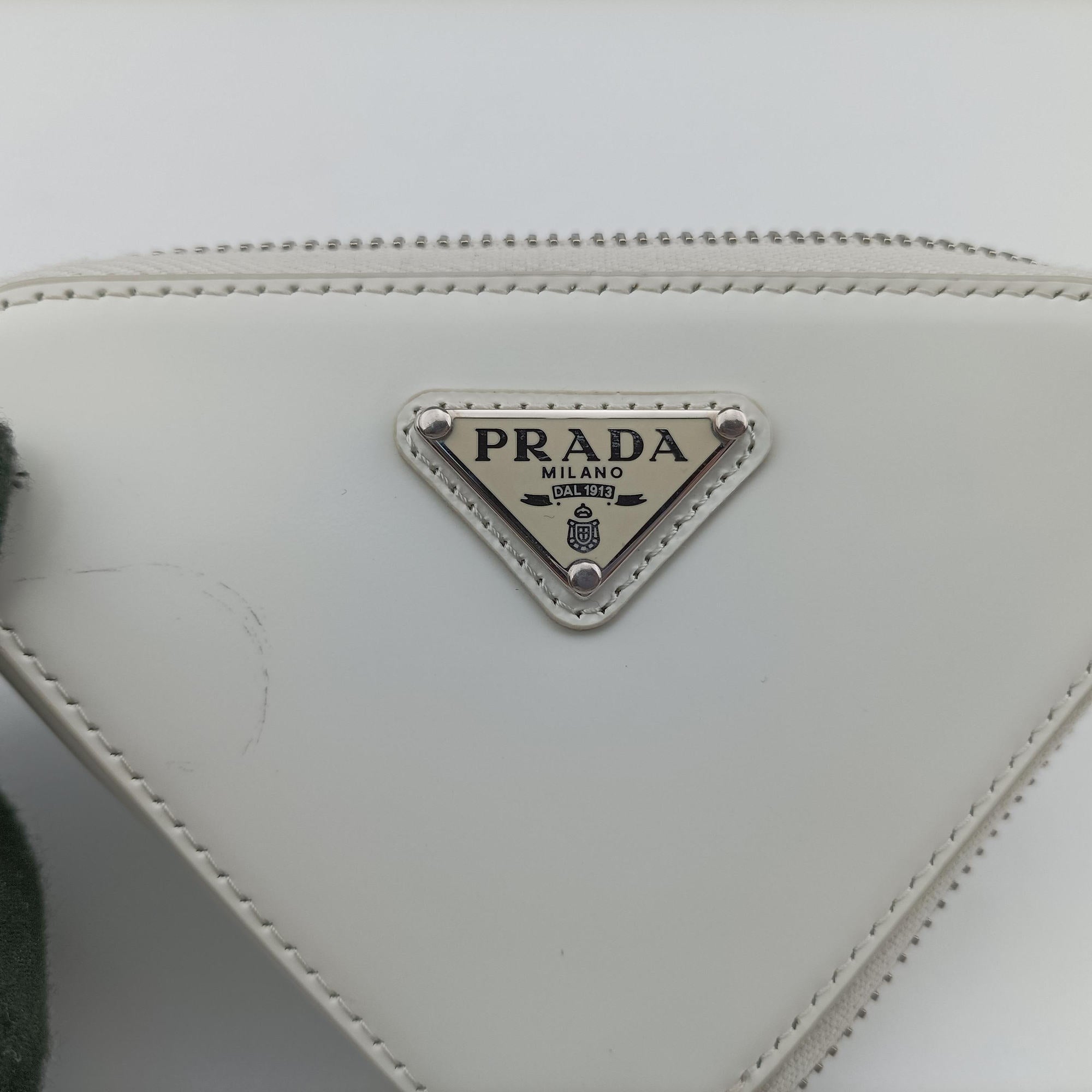 Vintage Prada Triangle Chain Pouch White Leather  shoulderbag | stylenewstar