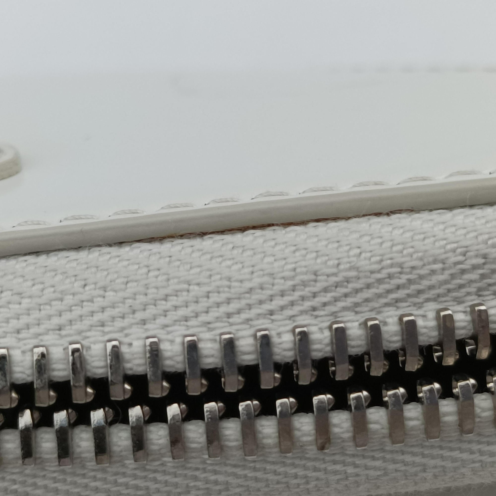 Vintage Prada Triangle Chain Pouch White Leather  shoulderbag | stylenewstar
