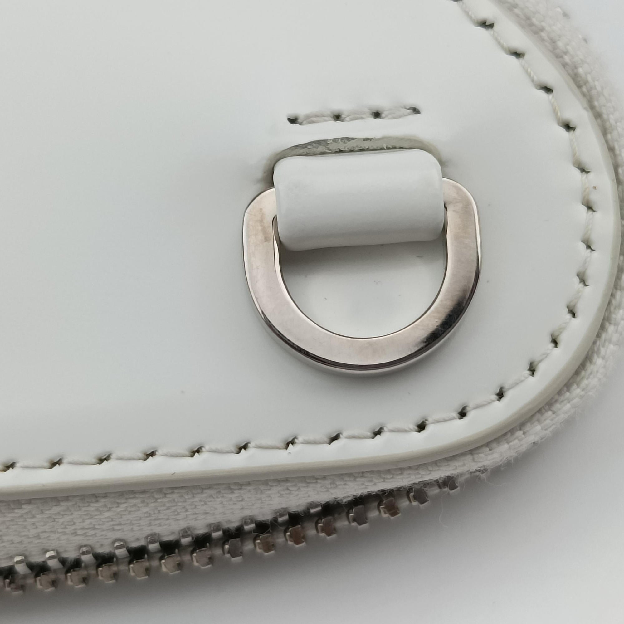 Vintage Prada Triangle Chain Pouch White Leather  shoulderbag | stylenewstar