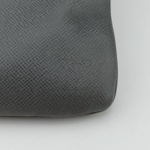 Pre-owned Louis Vuitton SASHA Glacier Grey TAIGA M32630 shoulderbag | stylenewstar