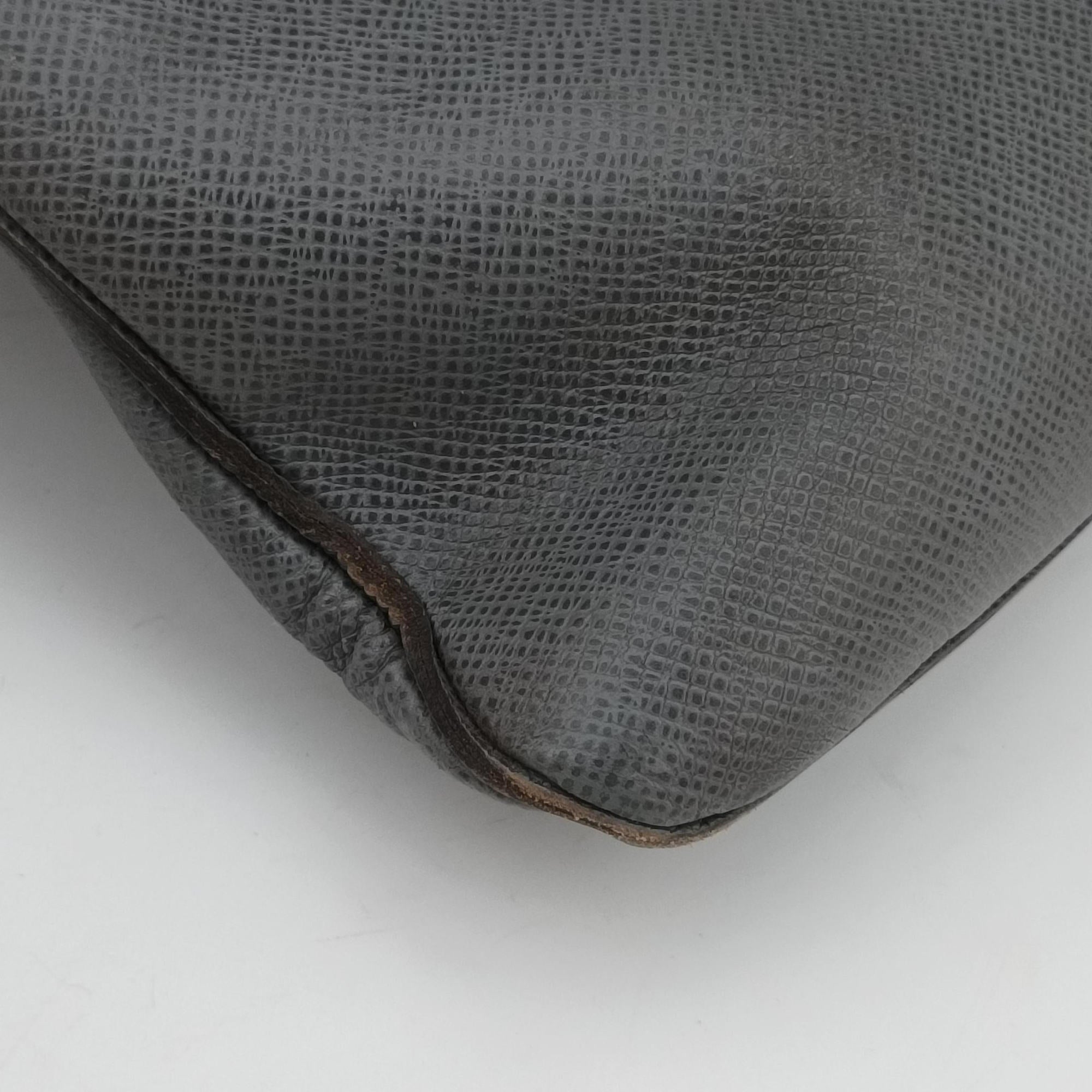 Pre-owned Louis Vuitton SASHA Glacier Grey TAIGA M32630 shoulderbag | stylenewstar