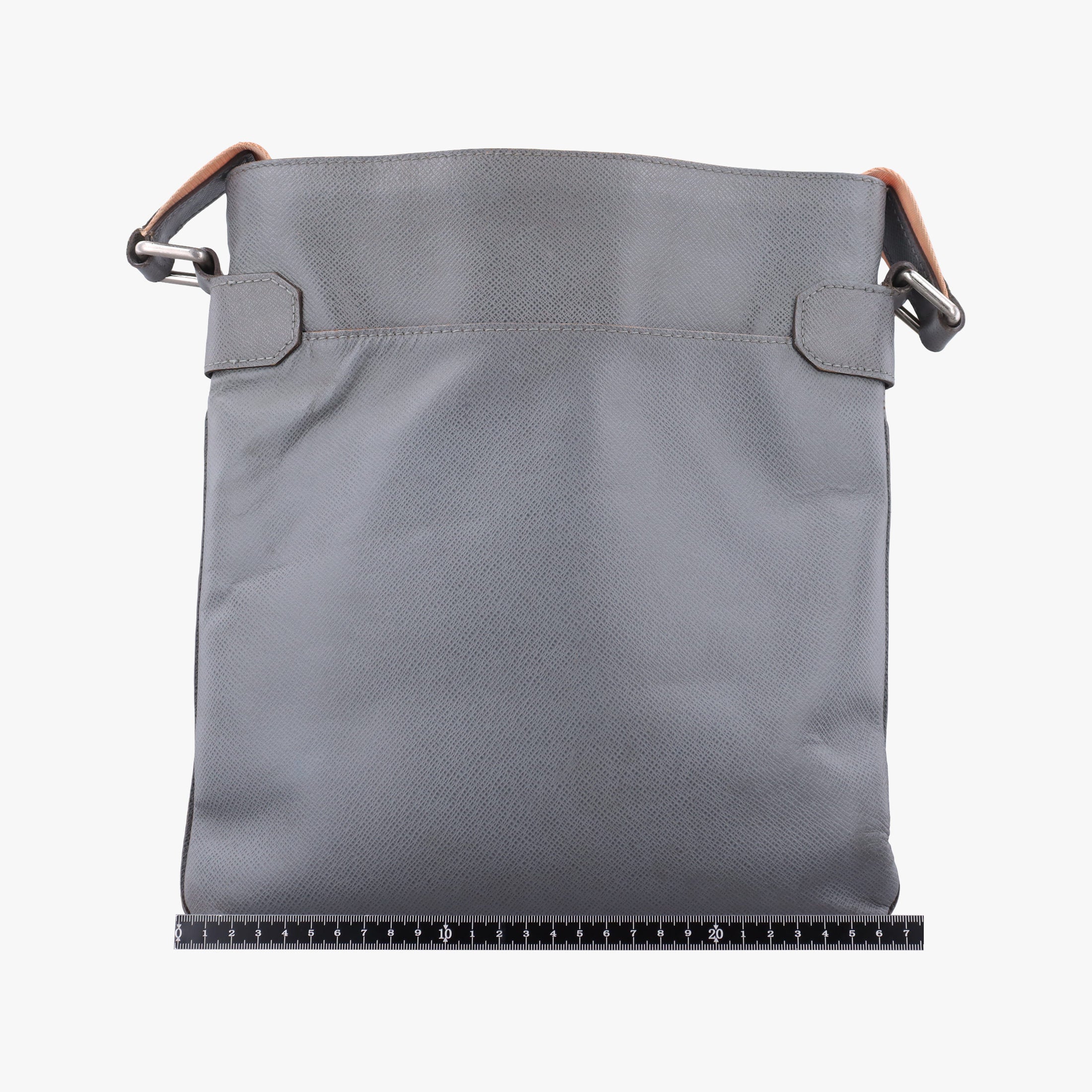 Pre-owned Louis Vuitton SASHA Glacier Grey TAIGA M32630 shoulderbag | stylenewstar