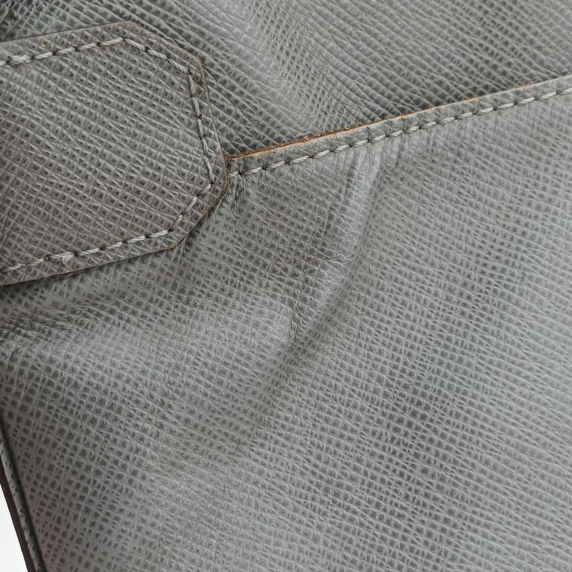 Pre-owned Louis Vuitton SASHA Glacier Grey TAIGA M32630 shoulderbag | stylenewstar