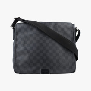 Pre-owned Louis Vuitton District MM Black Damier GRAPHITE N41272 shoulderbag | stylenewstar