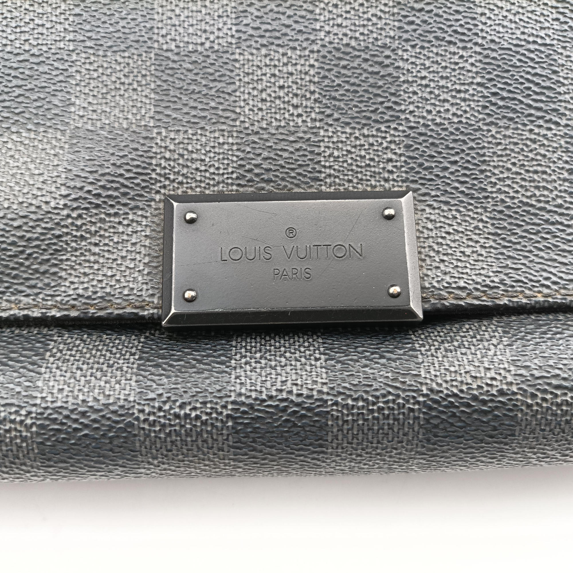 Pre-owned Louis Vuitton District MM Black Damier GRAPHITE N41272 shoulderbag | stylenewstar