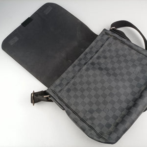 Pre-owned Louis Vuitton District MM Black Damier GRAPHITE N41272 shoulderbag | stylenewstar