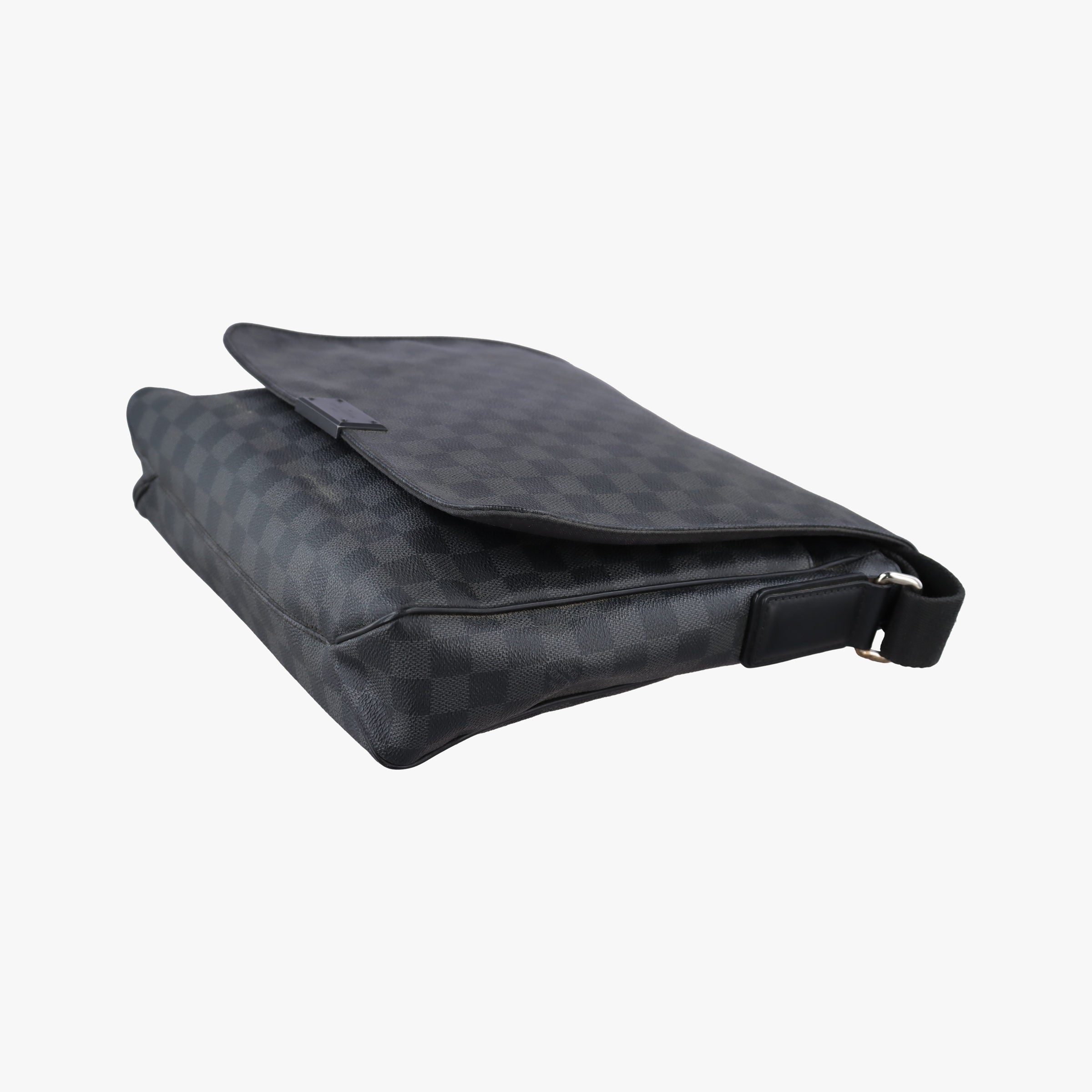 Pre-owned Louis Vuitton District MM Black Damier GRAPHITE N41272 shoulderbag | stylenewstar