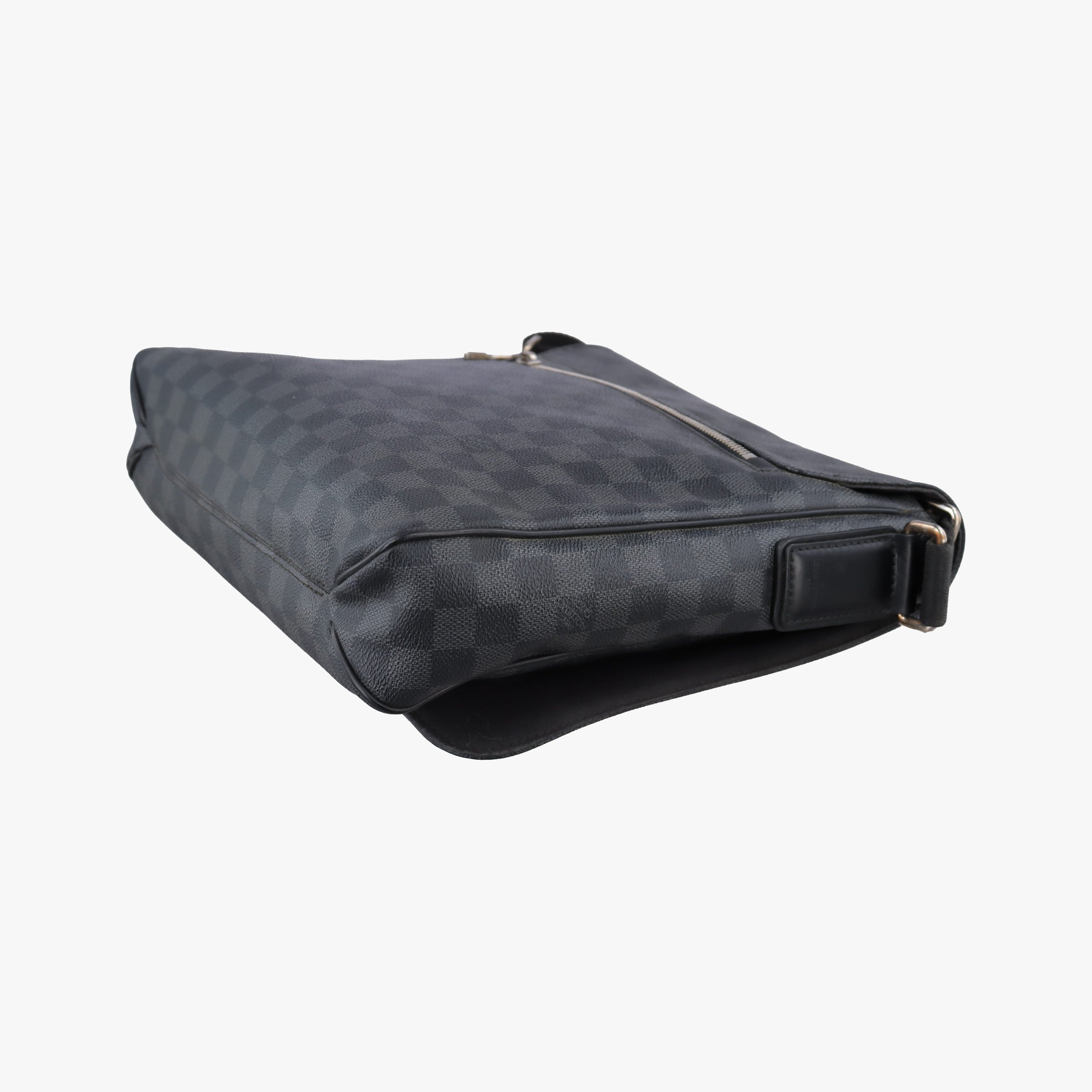 Pre-owned Louis Vuitton District MM Black Damier GRAPHITE N41272 shoulderbag | stylenewstar