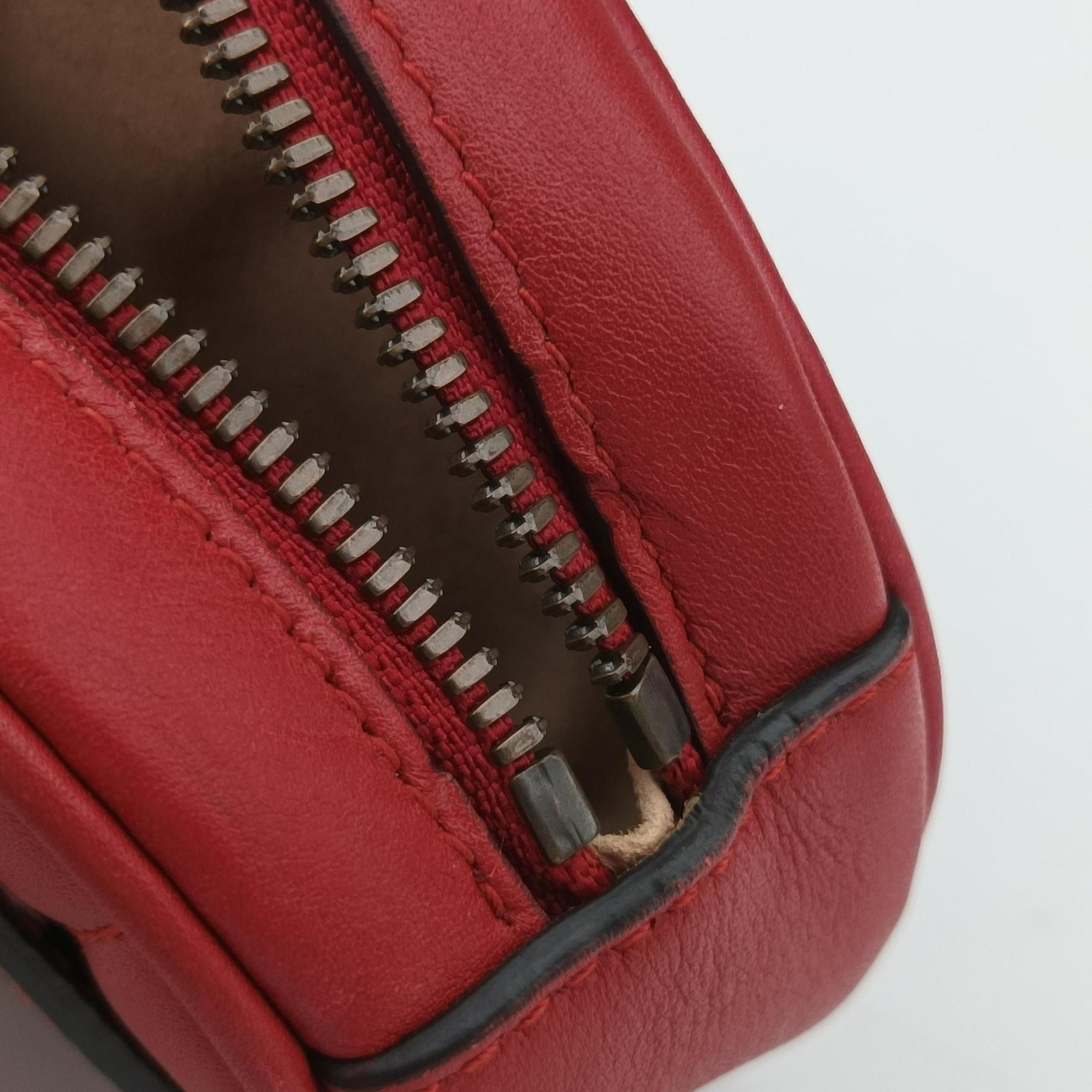 Pre-owned Gucci GG Marmont Red Leather 476434 bum bag/waist bag | stylenewstar