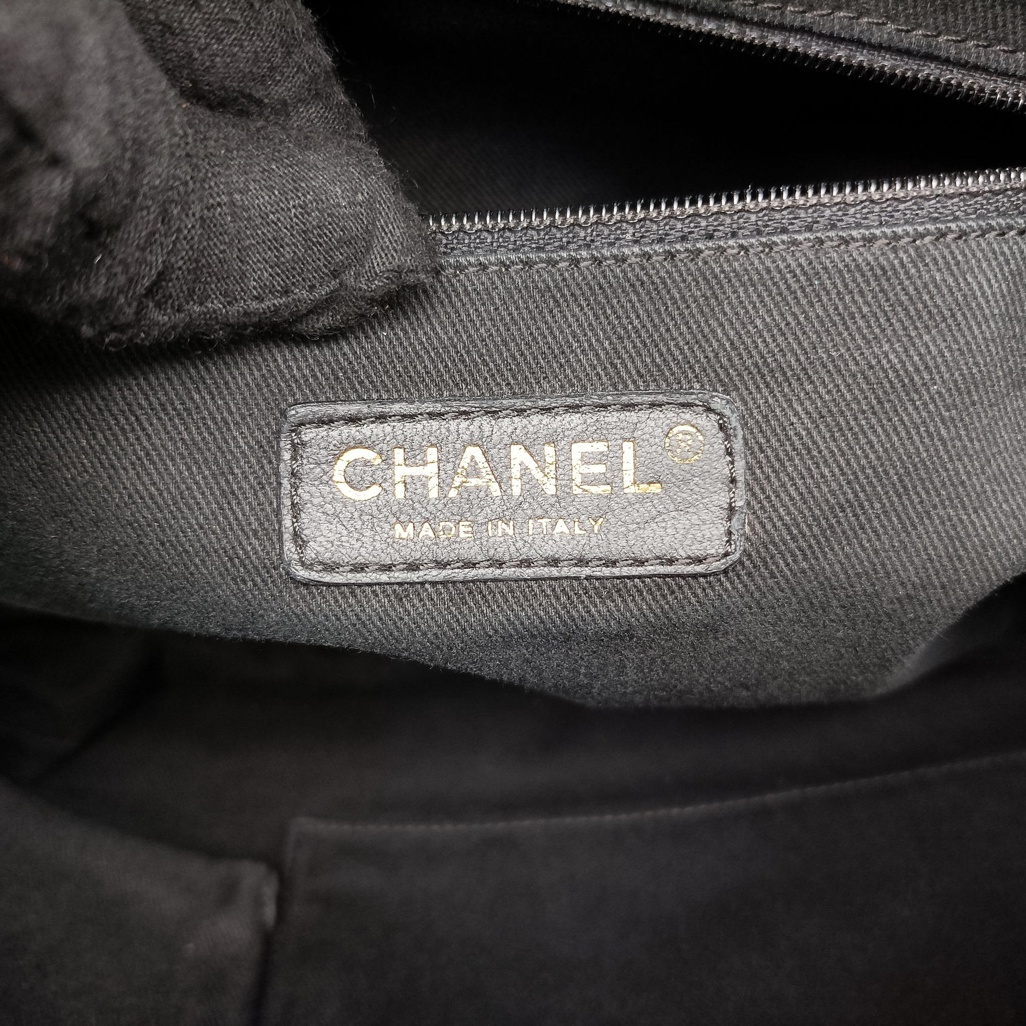 Pre-owned Chanel Scales Black Leather A39807 shoulderbag | stylenewstar