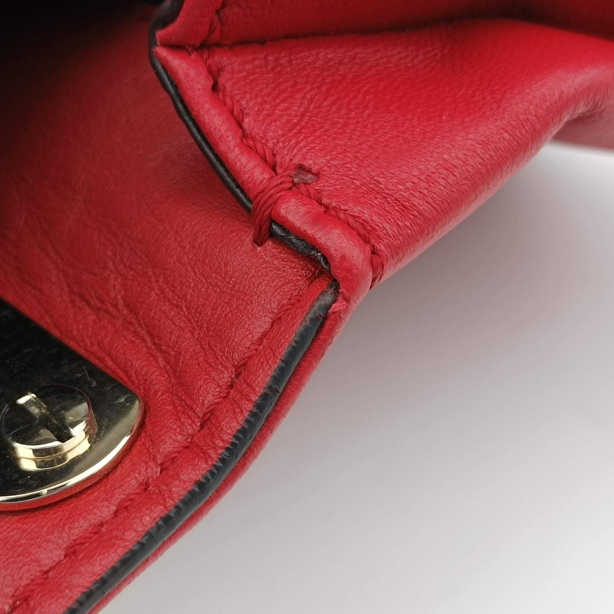 Secondhand Valentino Rockstud VA VA VOOM Red Leather  shoulderbag | stylenewstar