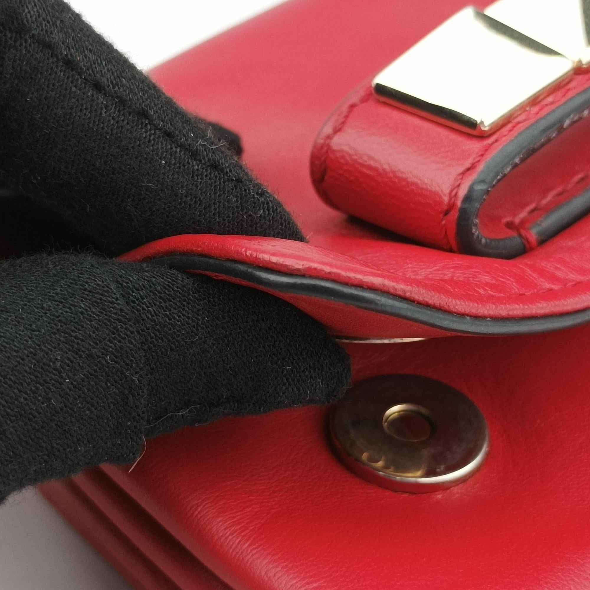 Secondhand Valentino Rockstud VA VA VOOM Red Leather  shoulderbag | stylenewstar