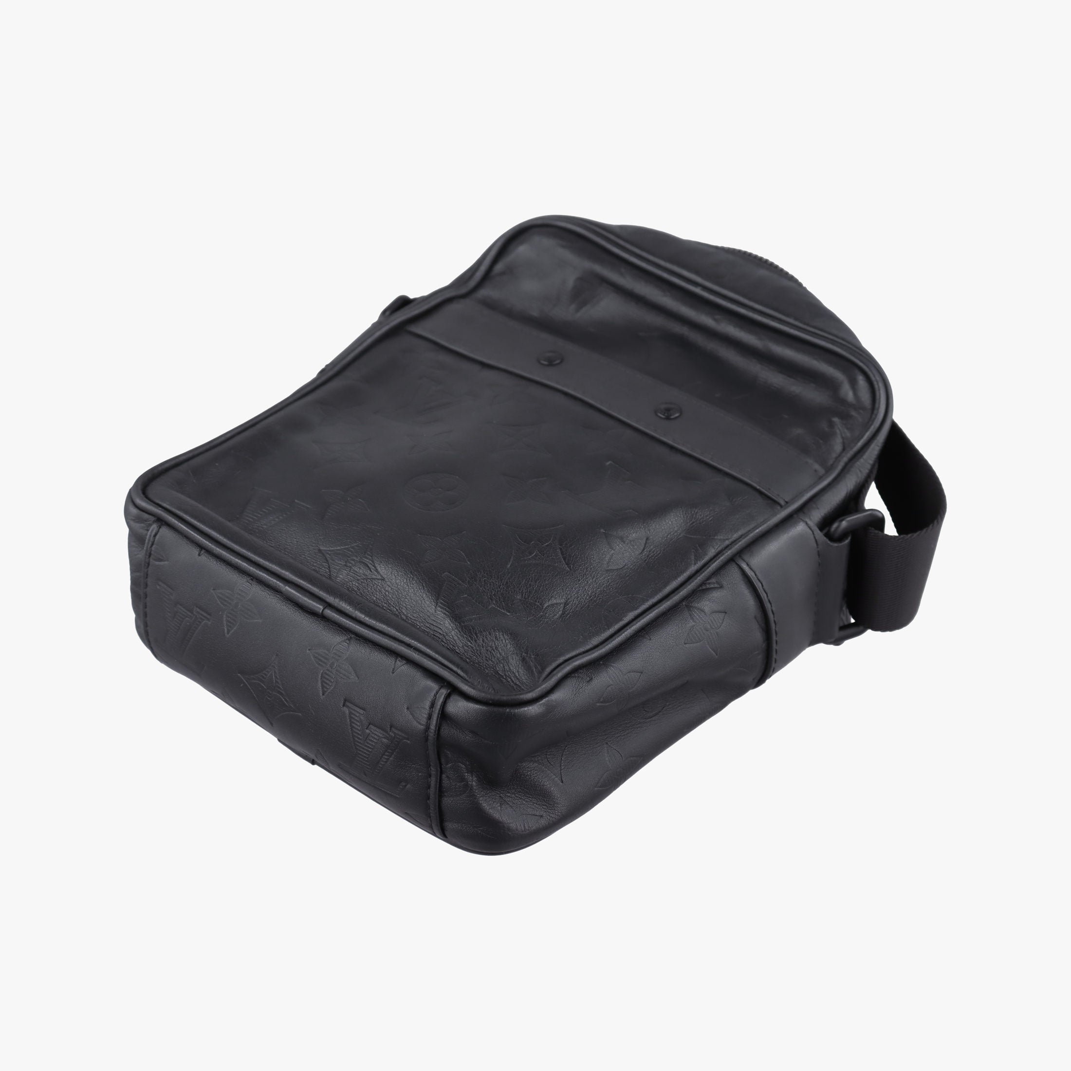 Pre-owned Louis Vuitton Danube PM Noir Monogram Shadow M43681 shoulderbag | stylenewstar