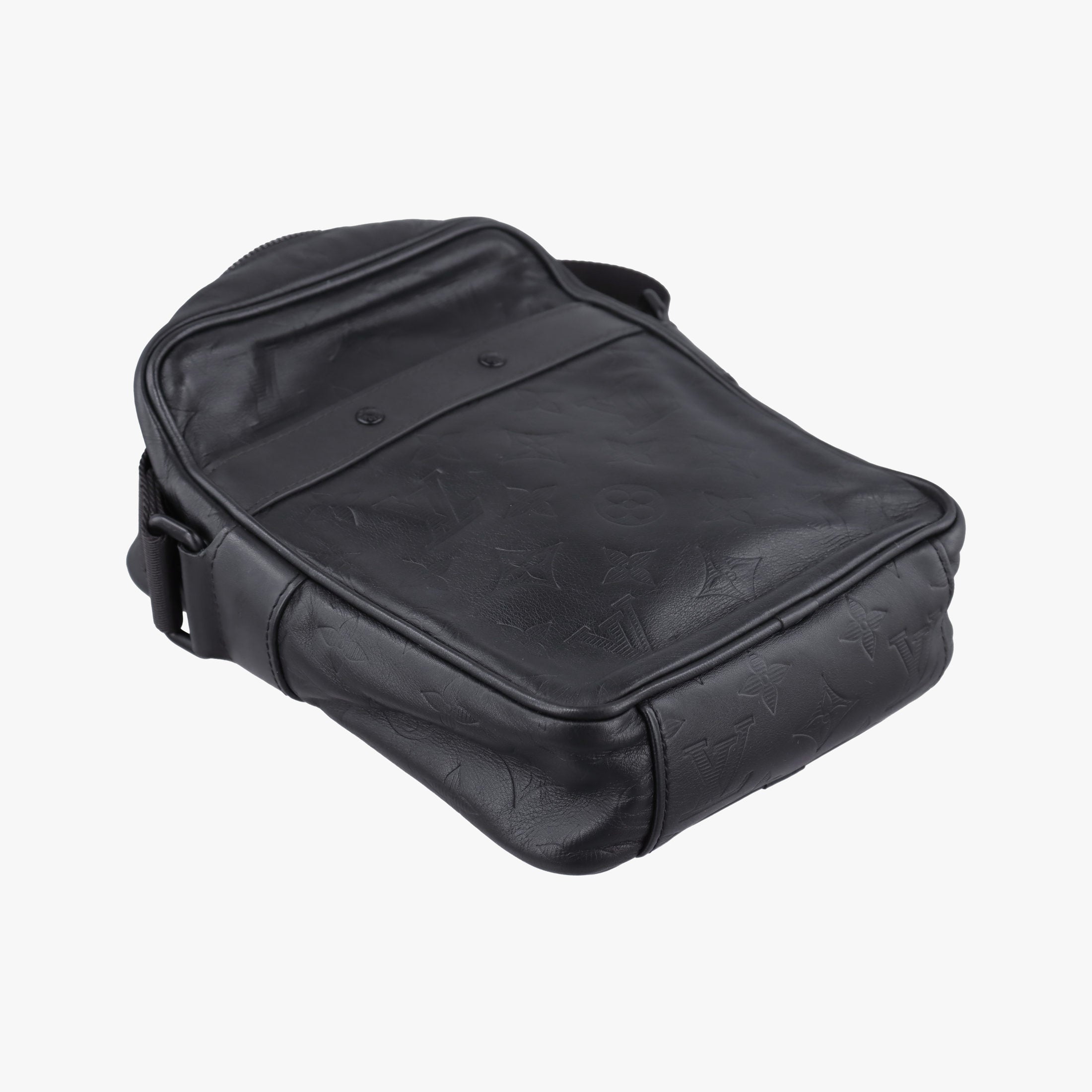 Pre-owned Louis Vuitton Danube PM Noir Monogram Shadow M43681 shoulderbag | stylenewstar