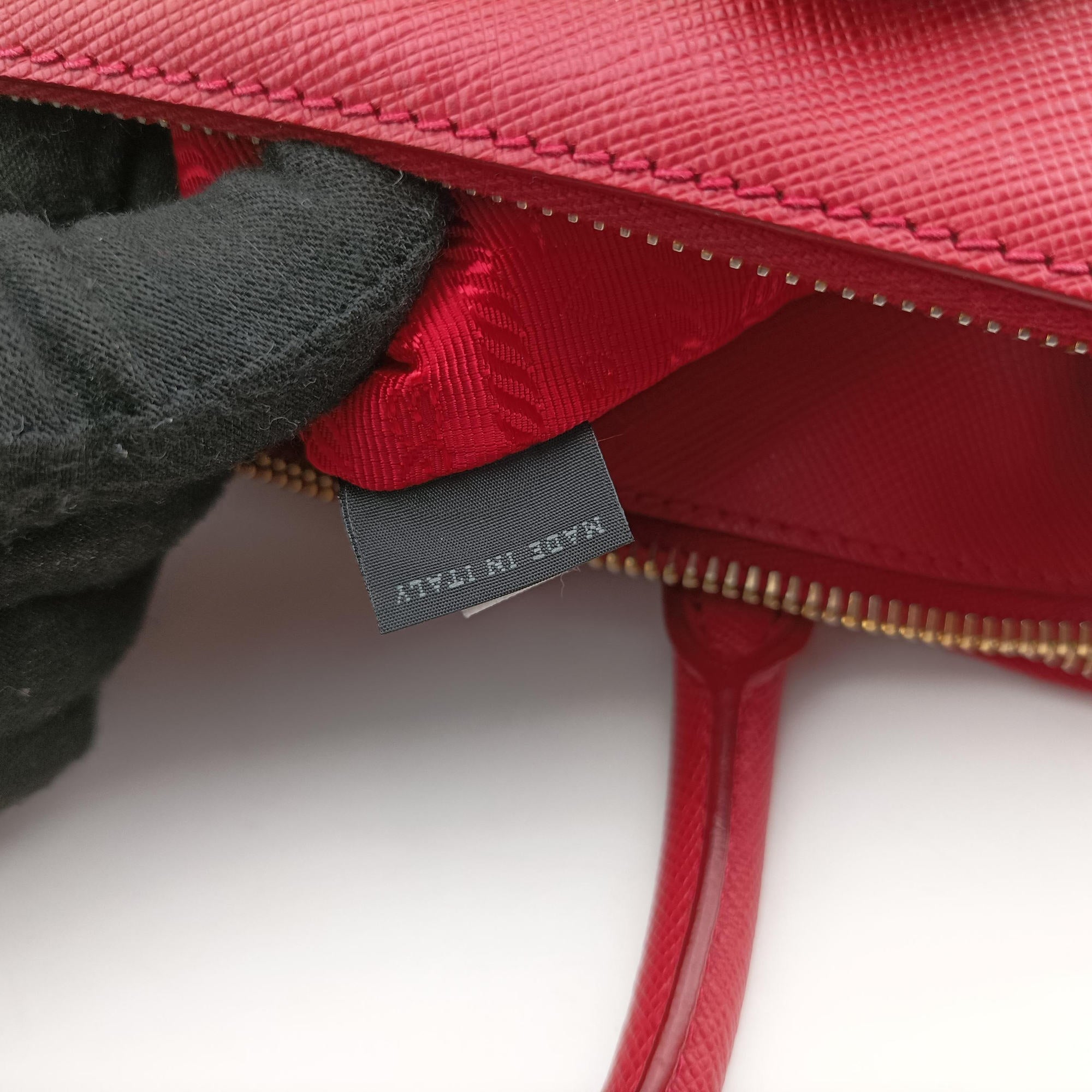 Pre-owned Prada Galleria Red SAFFIANO Leather BN1786 shoulderbag | stylenewstar