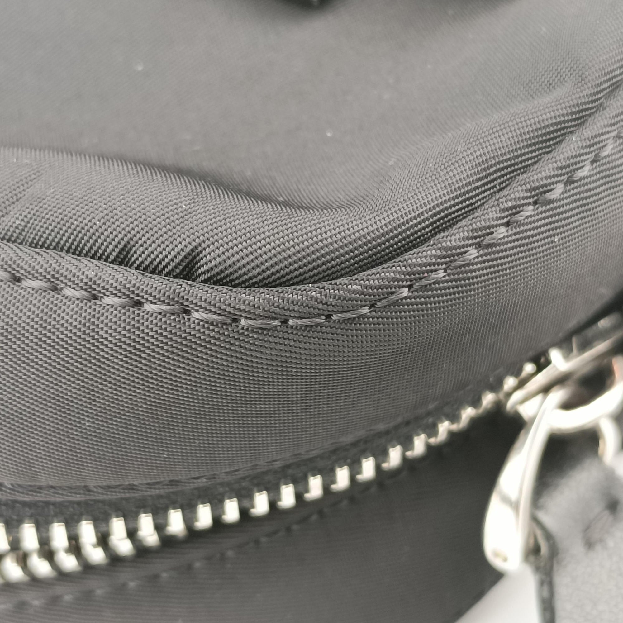Pre-owned Valentino VLogo Black Nylon × Calfskin Leather  shoulderbag | stylenewstar