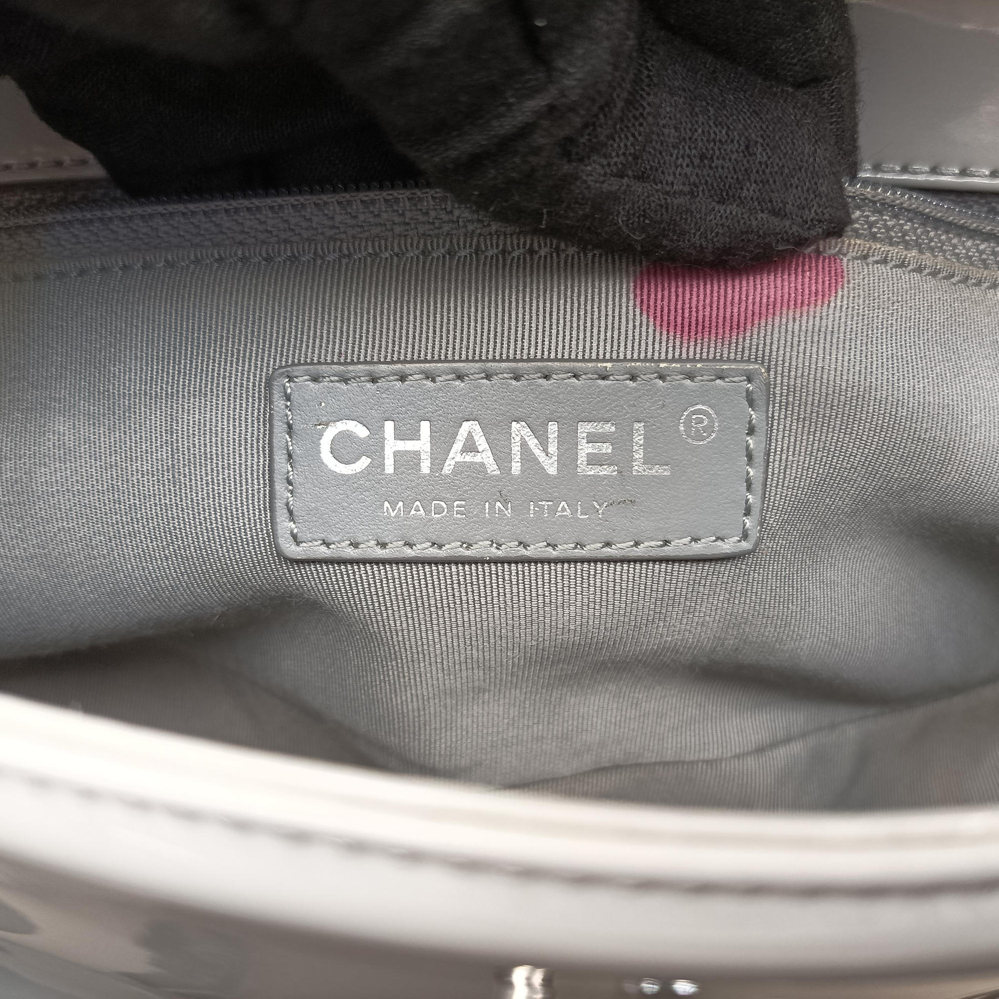 Pre-owned Chanel BOY CHANEL Grey Patent Leather A67018 shoulderbag | stylenewstar