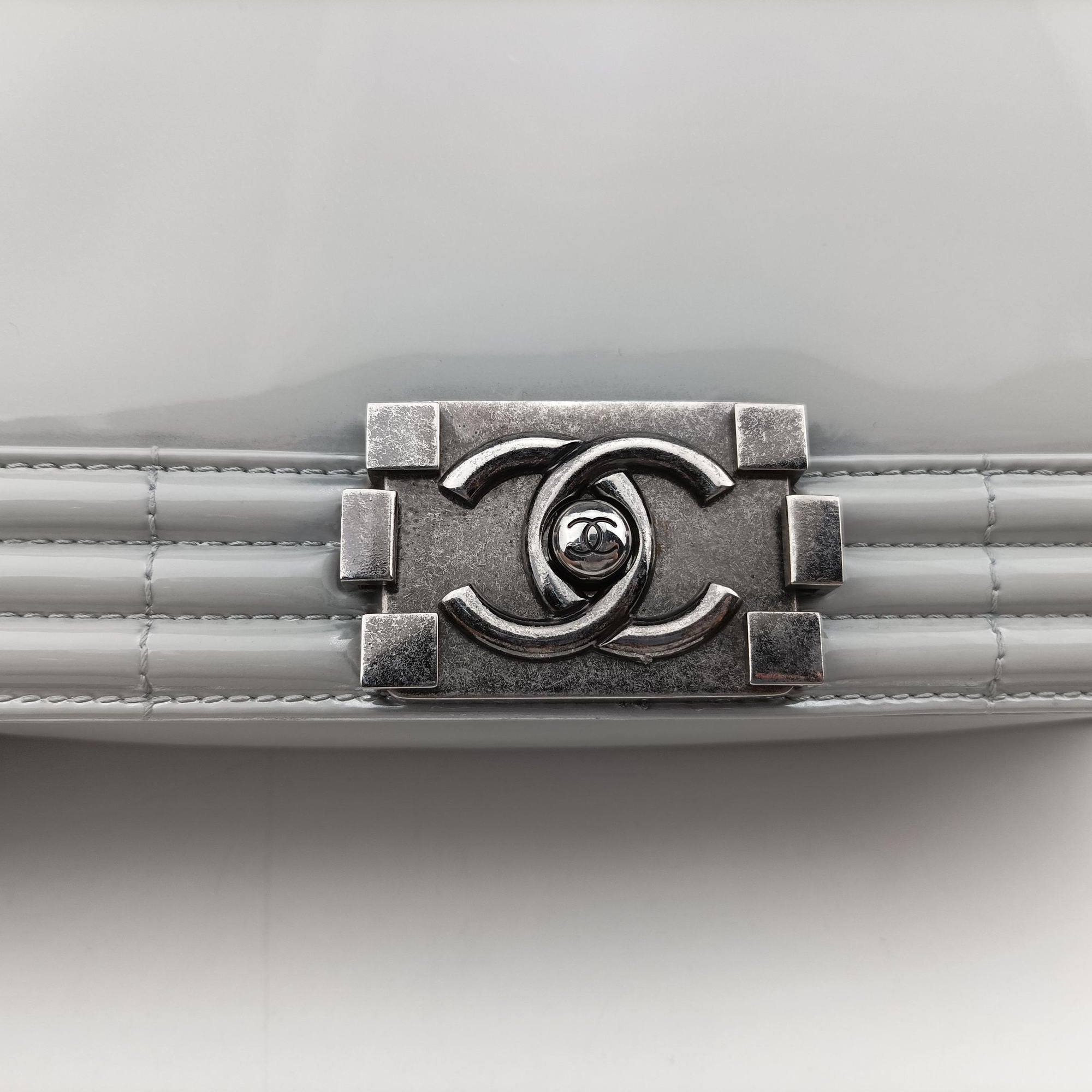 Pre-owned Chanel BOY CHANEL Grey Patent Leather A67018 shoulderbag | stylenewstar