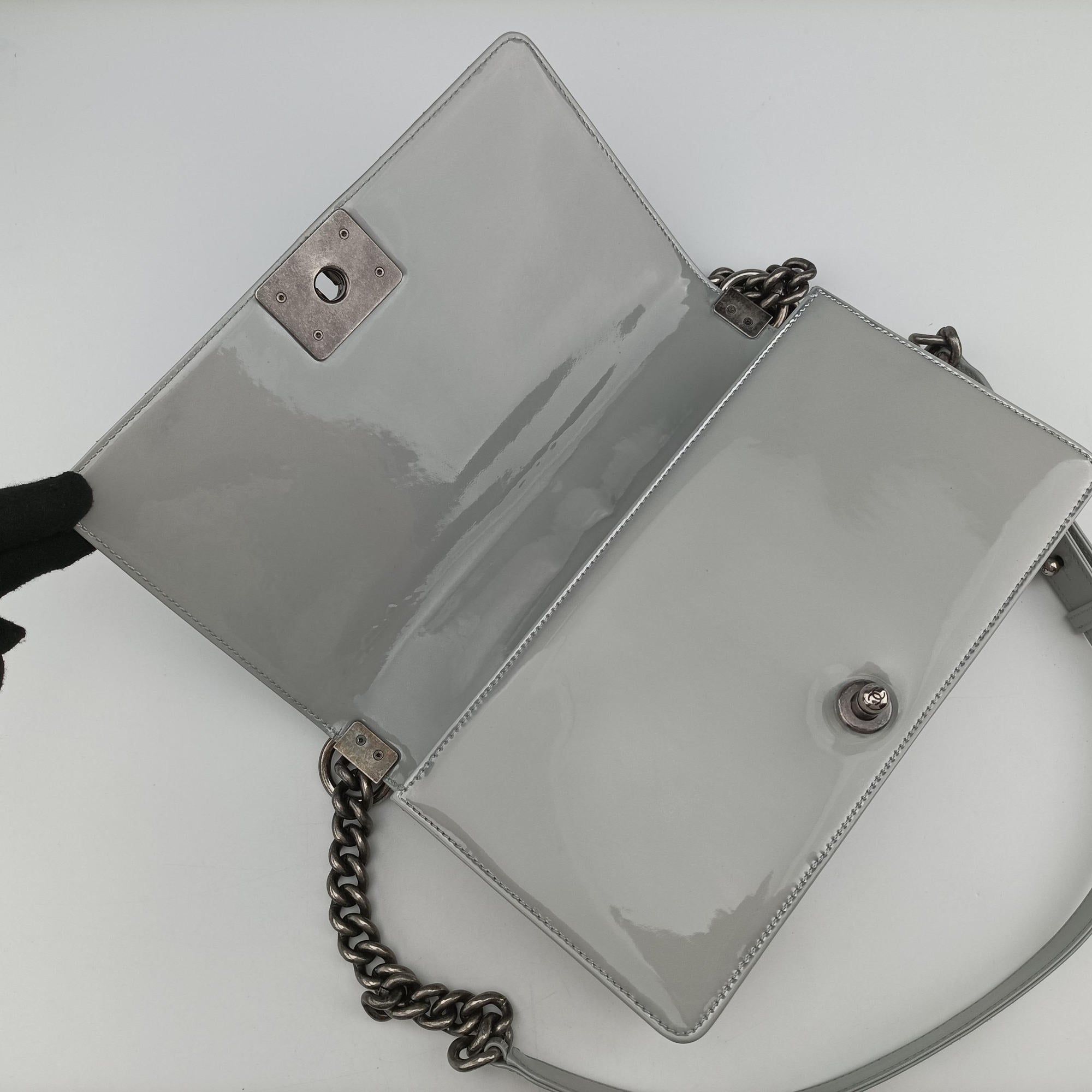 Pre-owned Chanel BOY CHANEL Grey Patent Leather A67018 shoulderbag | stylenewstar