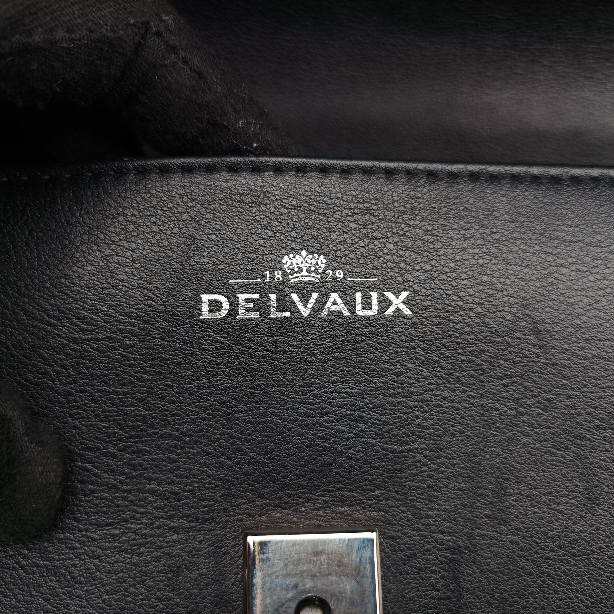 Secondhand Delvaux Tampete Black Leather  shoulderbag | stylenewstar