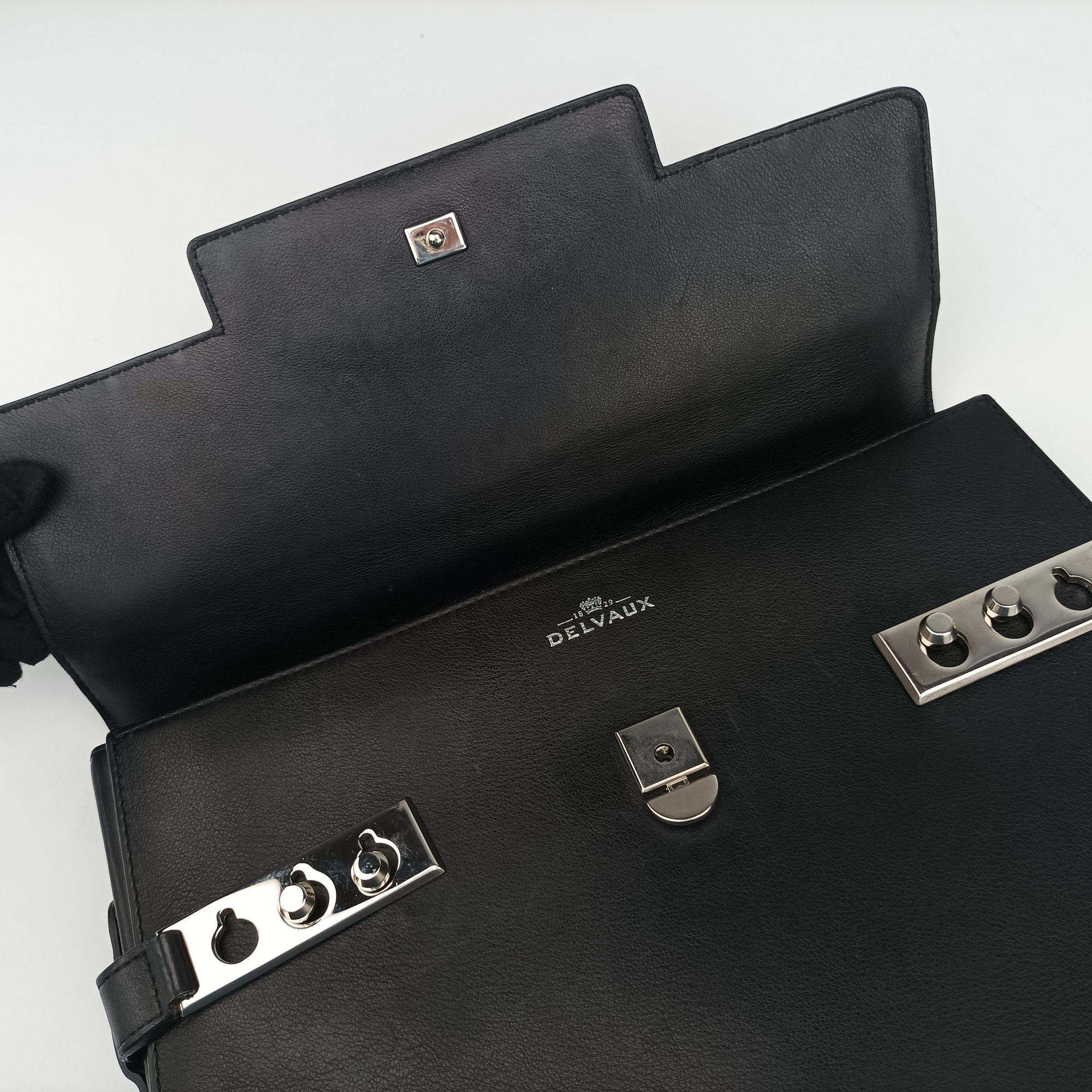 Secondhand Delvaux Tampete Black Leather  shoulderbag | stylenewstar