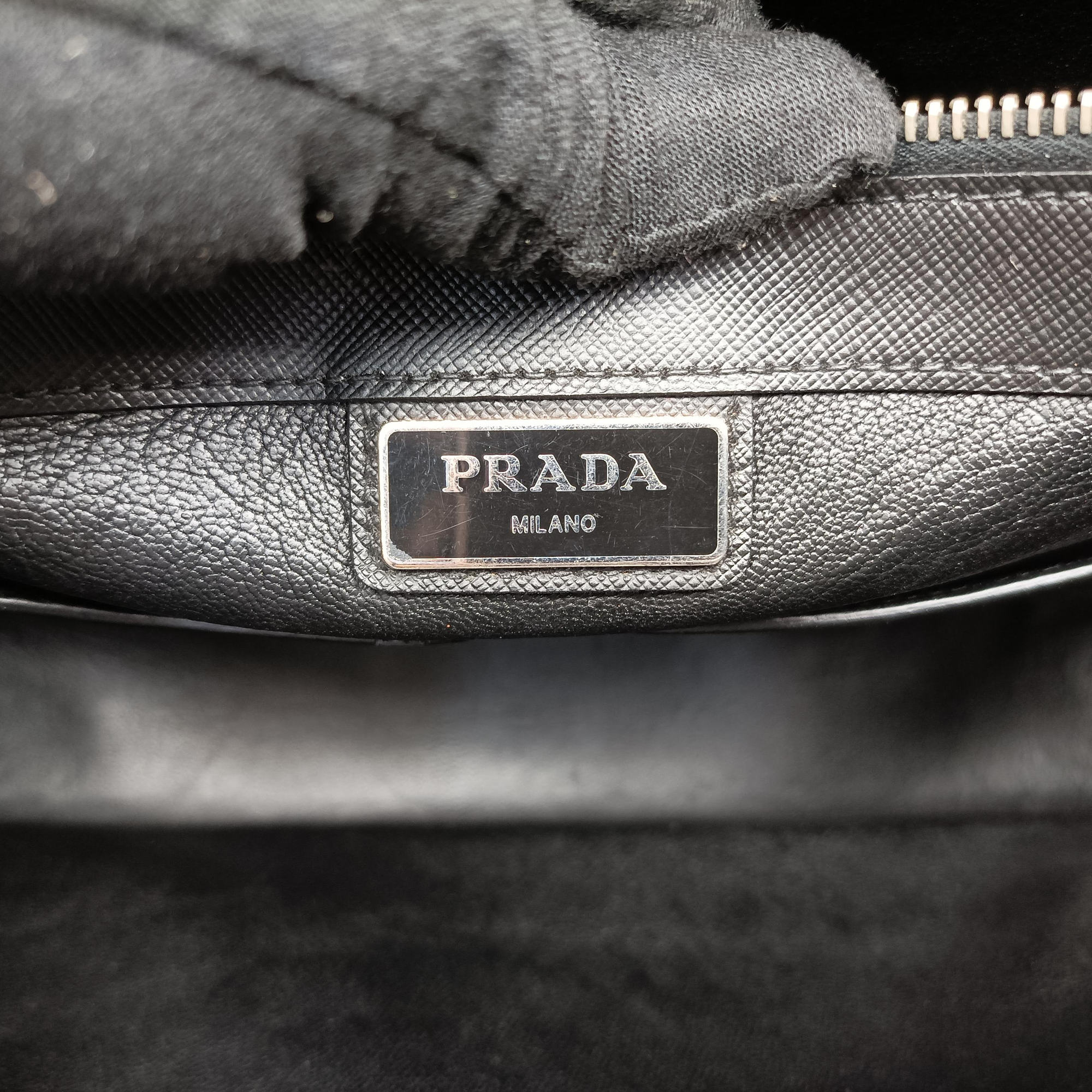 Pre-owned Prada Triangle Logo Plate Black Saffiano Leather  handbag | stylenewstar