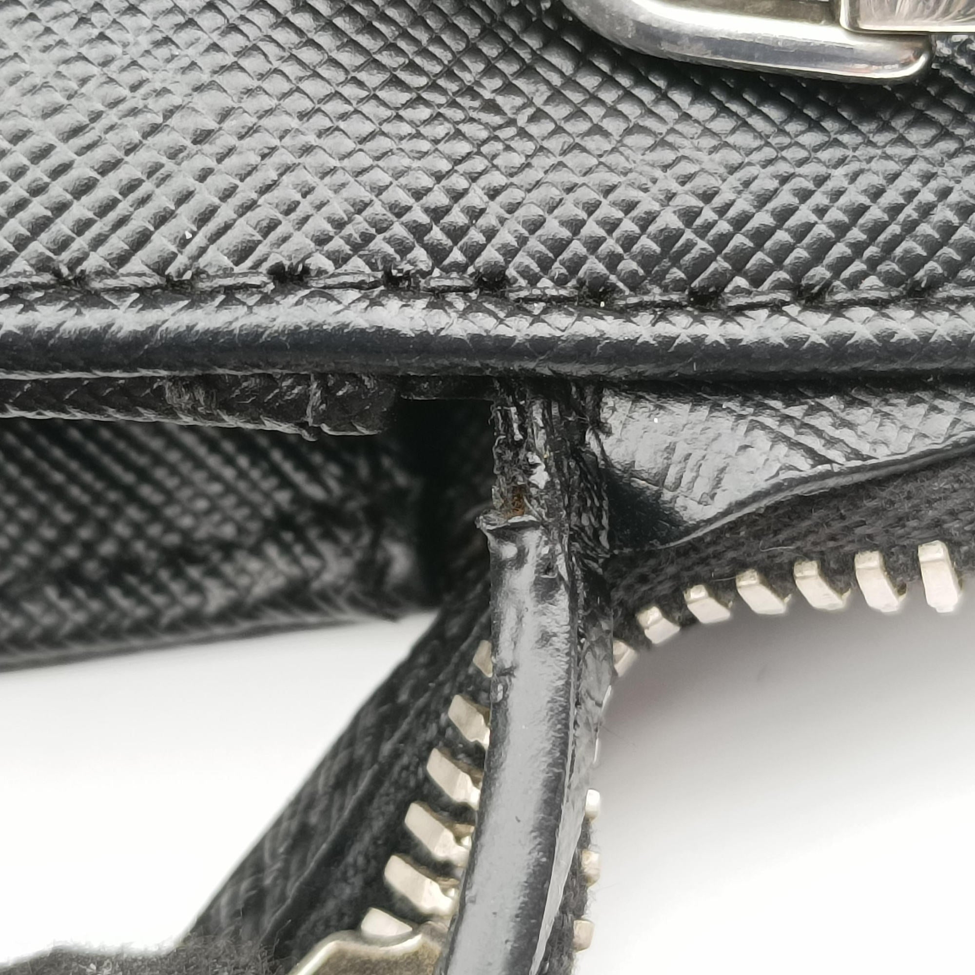 Pre-owned Prada Triangle Logo Plate Black Saffiano Leather  handbag | stylenewstar