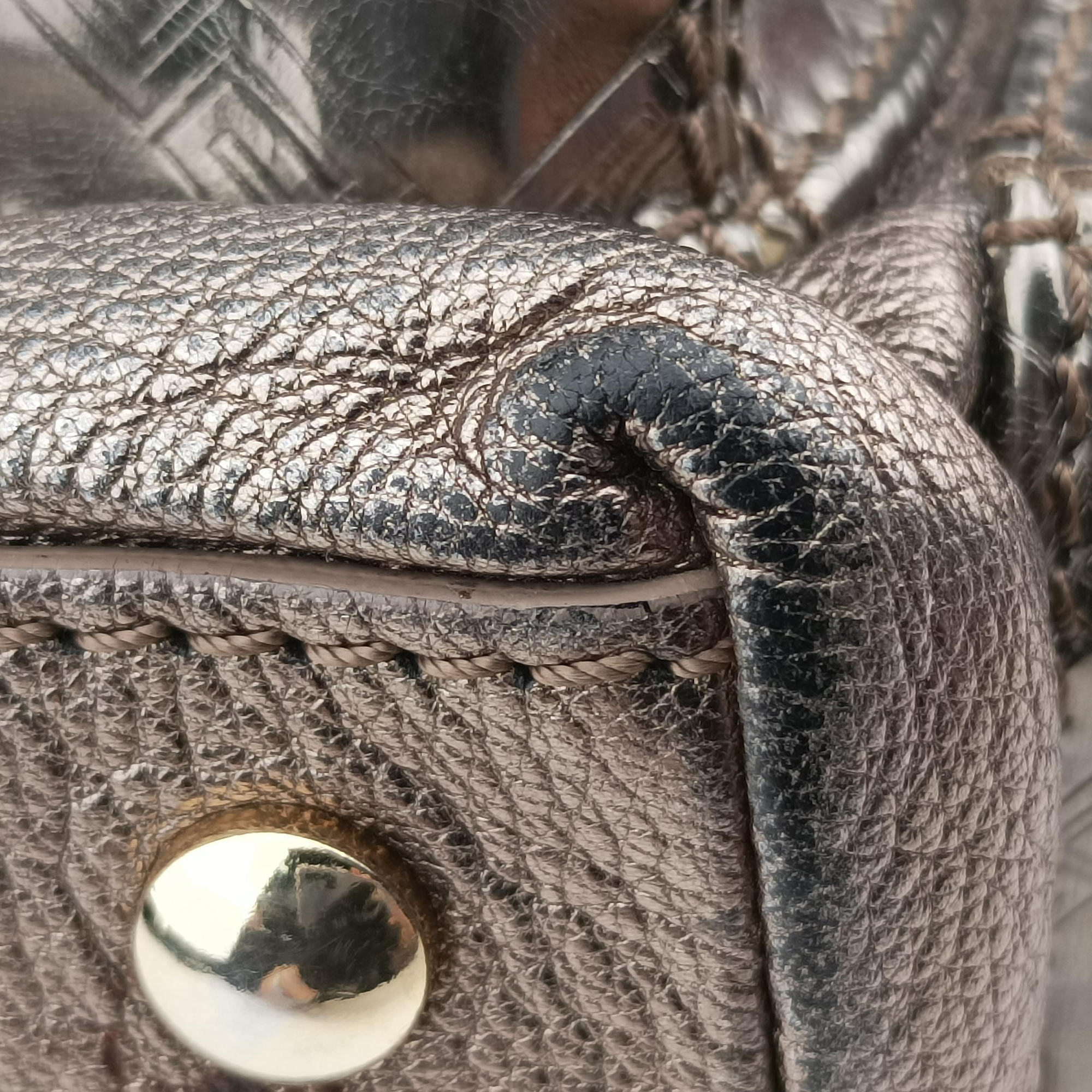 Pre-owned VERSACE Metallic Hobo Gold Patent×Leather  handbag | stylenewstar