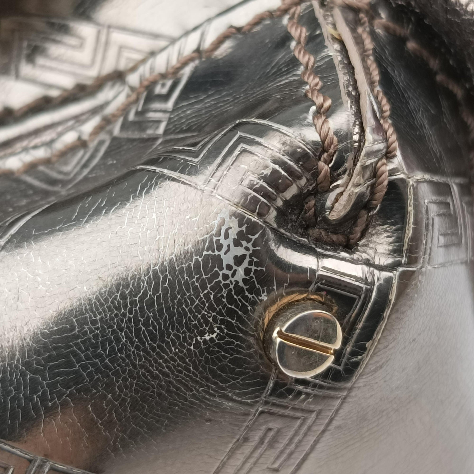 Pre-owned VERSACE Metallic Hobo Gold Patent×Leather  handbag | stylenewstar