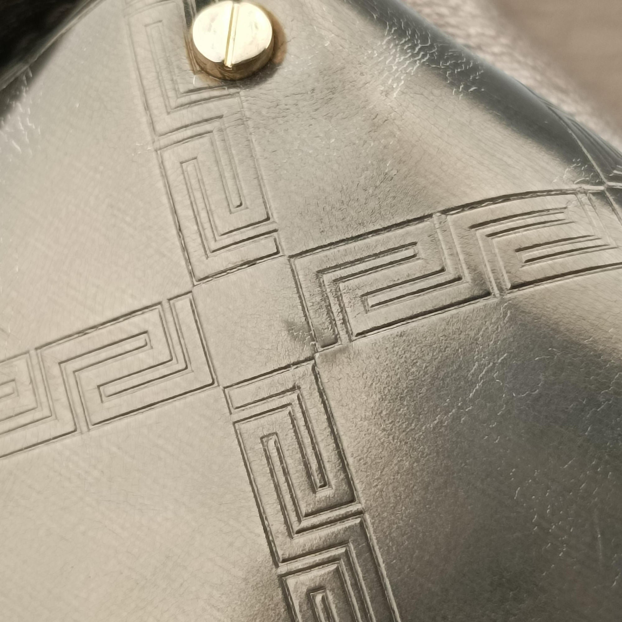 Pre-owned VERSACE Metallic Hobo Gold Patent×Leather  handbag | stylenewstar