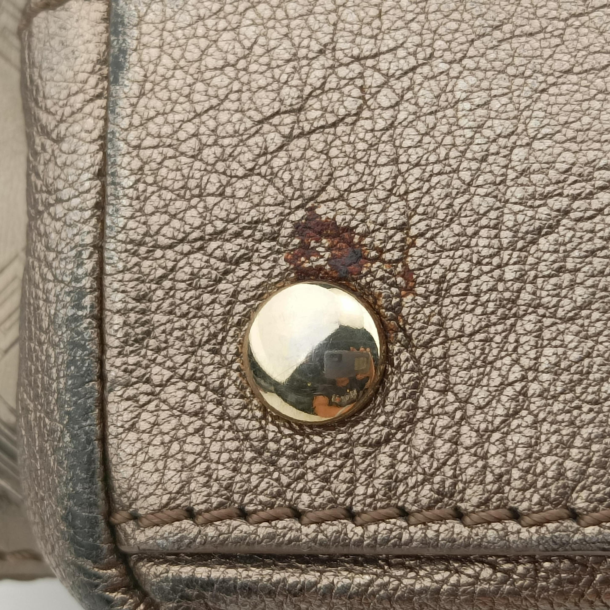 Pre-owned VERSACE Metallic Hobo Gold Patent×Leather  handbag | stylenewstar