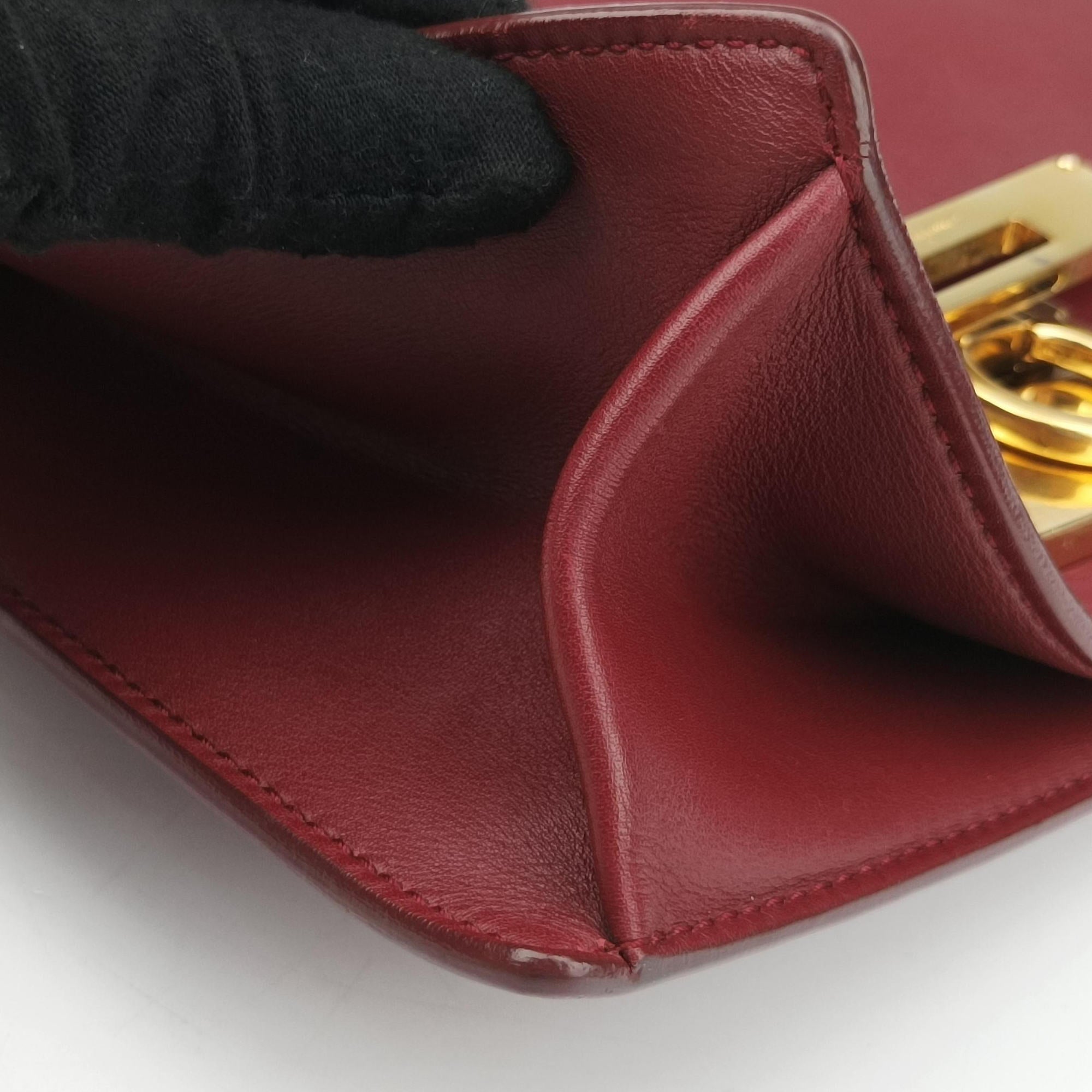 Secondhand Ferragamo Gancino Burgundy Leather  shoulderbag | stylenewstar