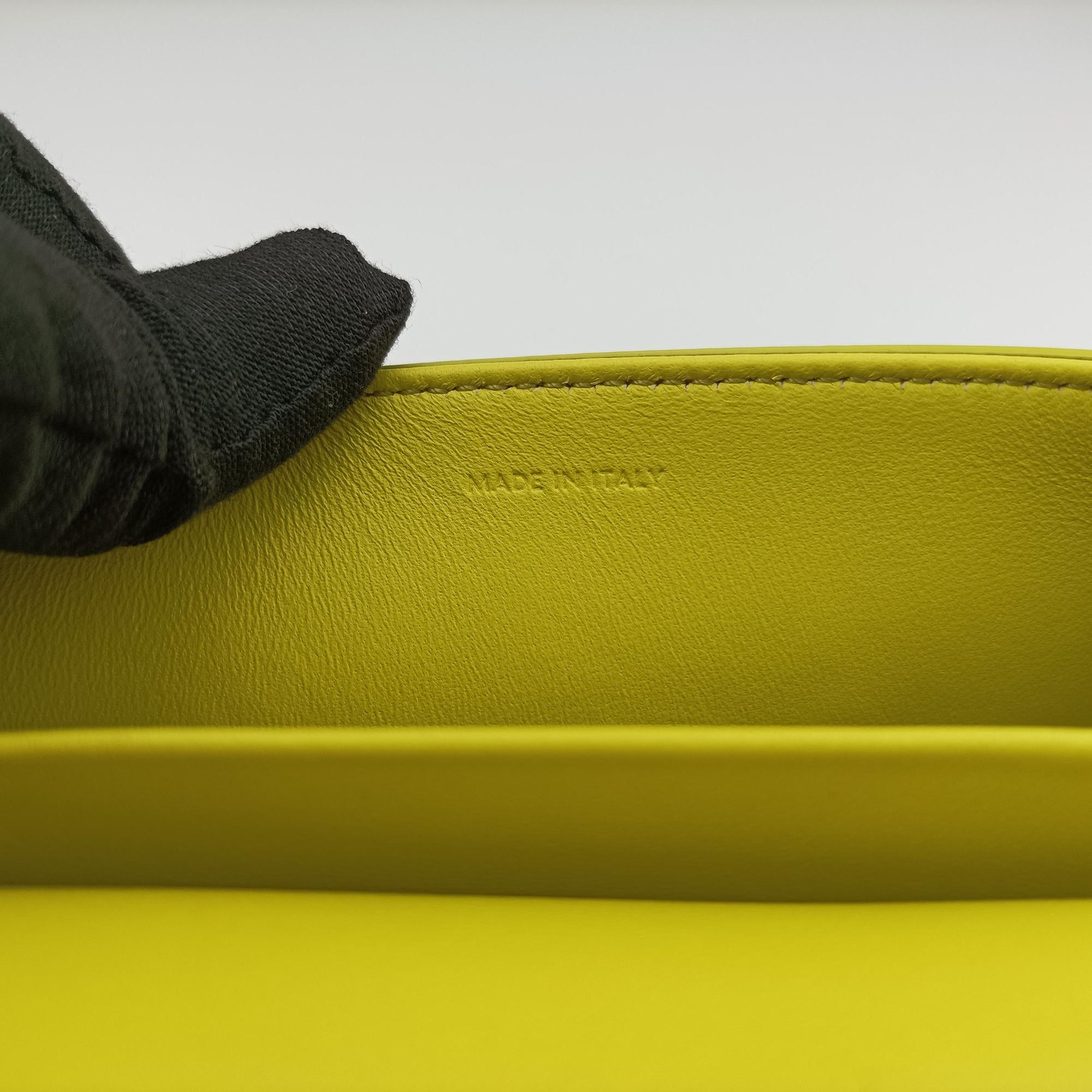 Pre-owned Celine Triomphe Chain Yellow Leather  shoulderbag | stylenewstar