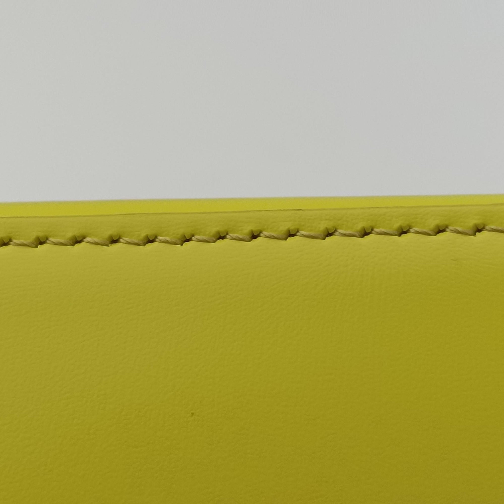 Pre-owned Celine Triomphe Chain Yellow Leather  shoulderbag | stylenewstar