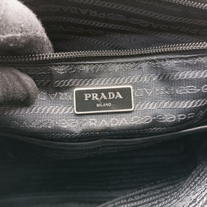 Vintage Prada Vela Messenger Bag Black Nylon V166 shoulderbag | stylenewstar