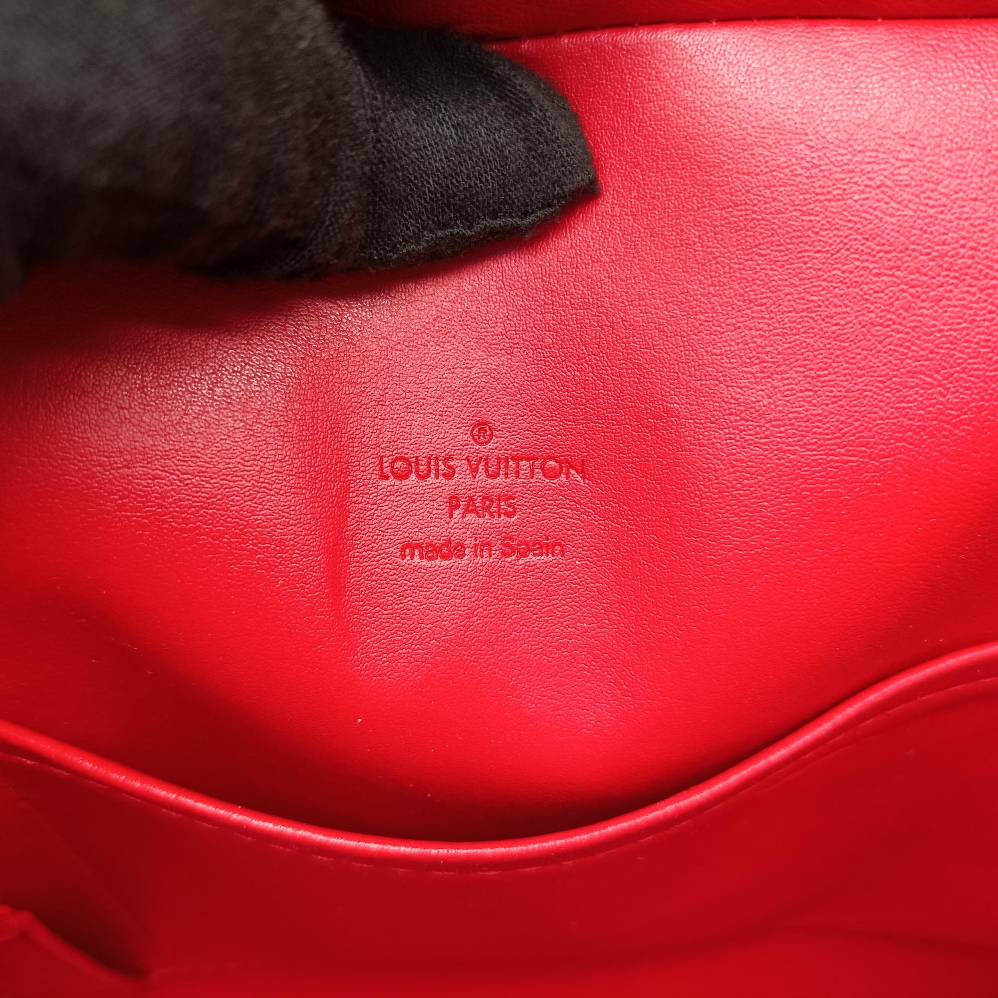Pre-owned Louis Vuitton Sutton Red Vernis M91080 handbag | stylenewstar