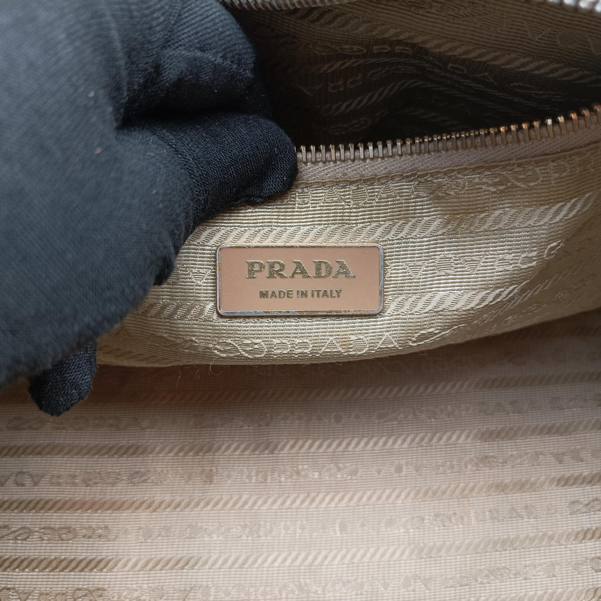 Secondhand Prada Perforated White leather  handbag | stylenewstar