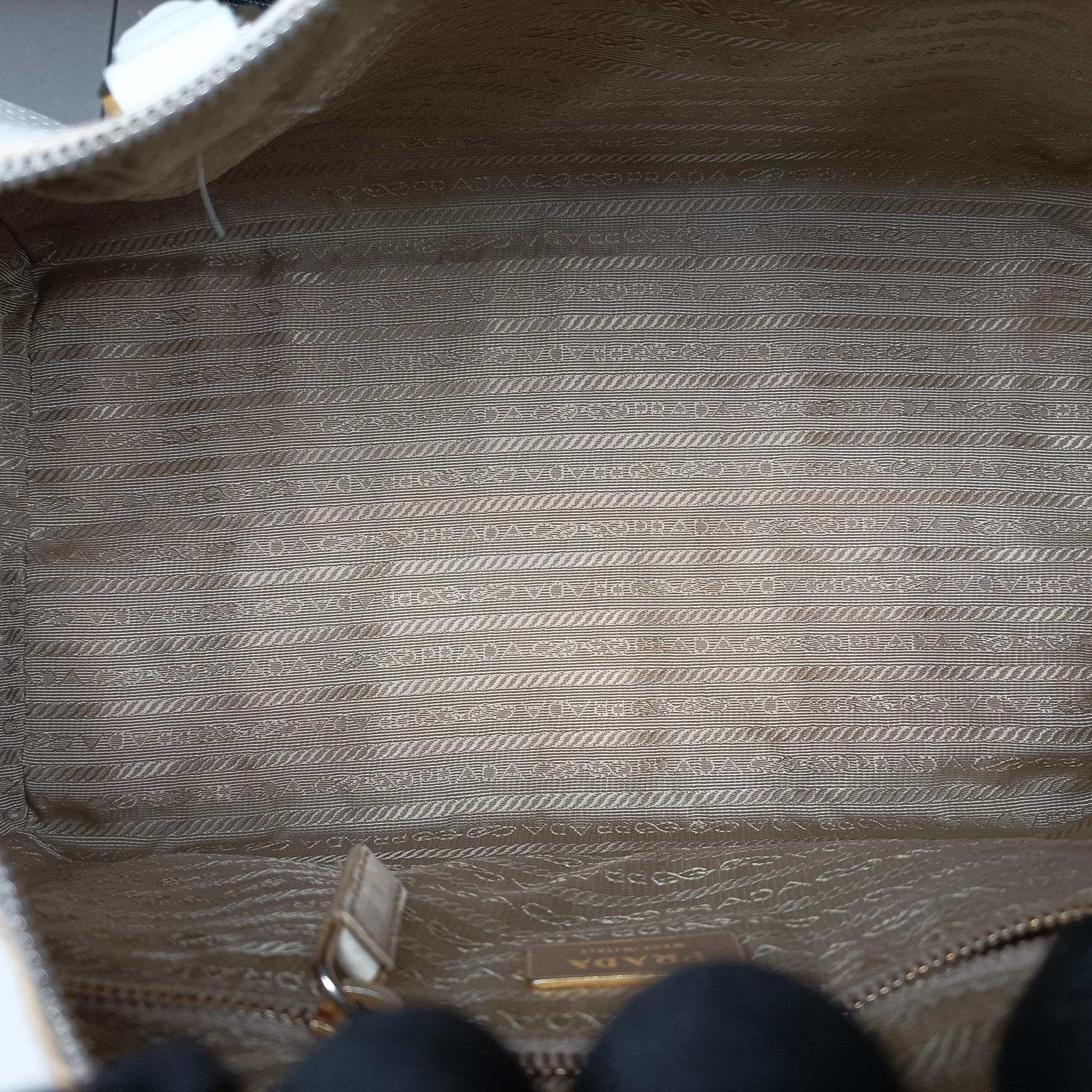 Secondhand Prada Perforated White leather  handbag | stylenewstar
