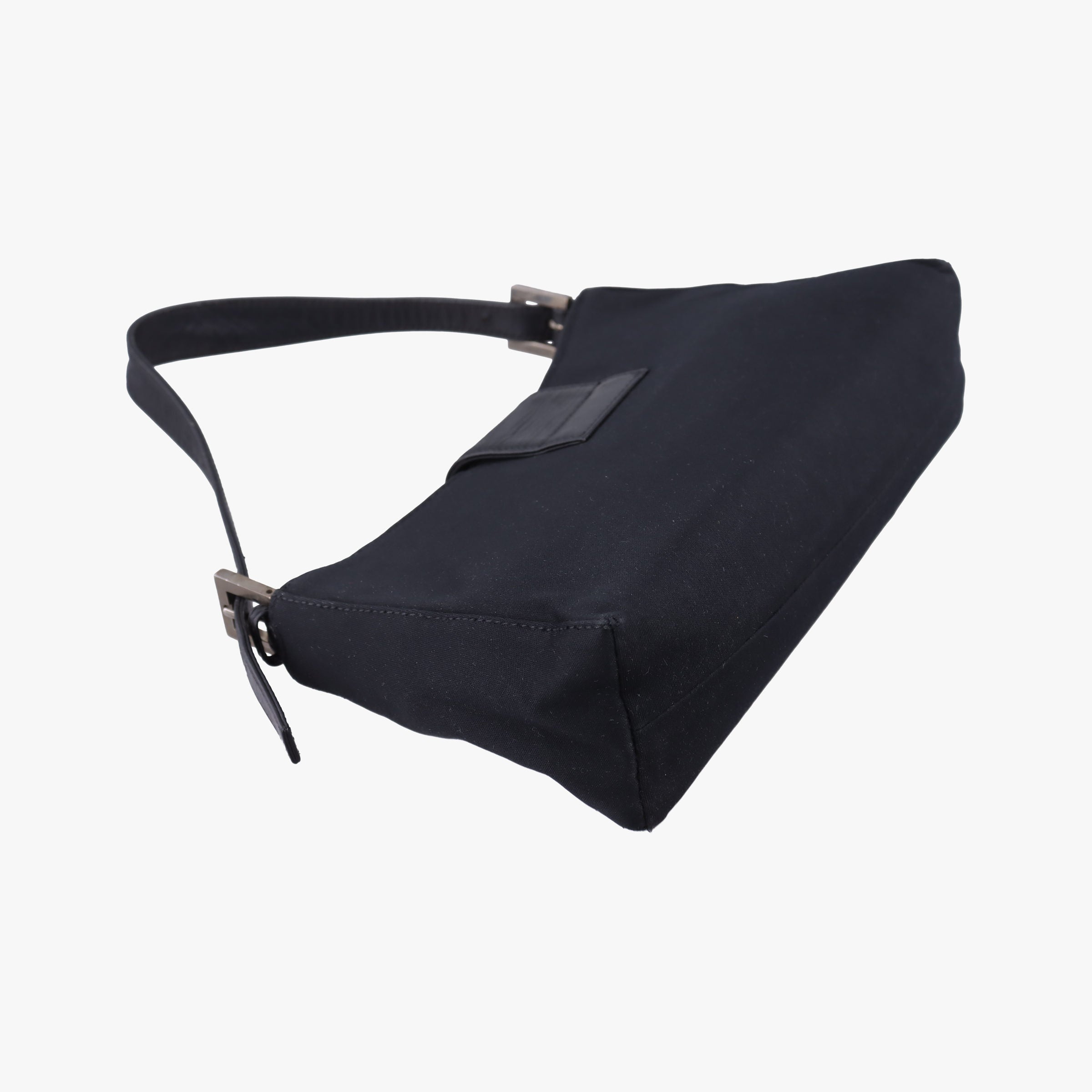 Pre-owned Fendi Baguette Black nylon 091611 handbag | stylenewstar