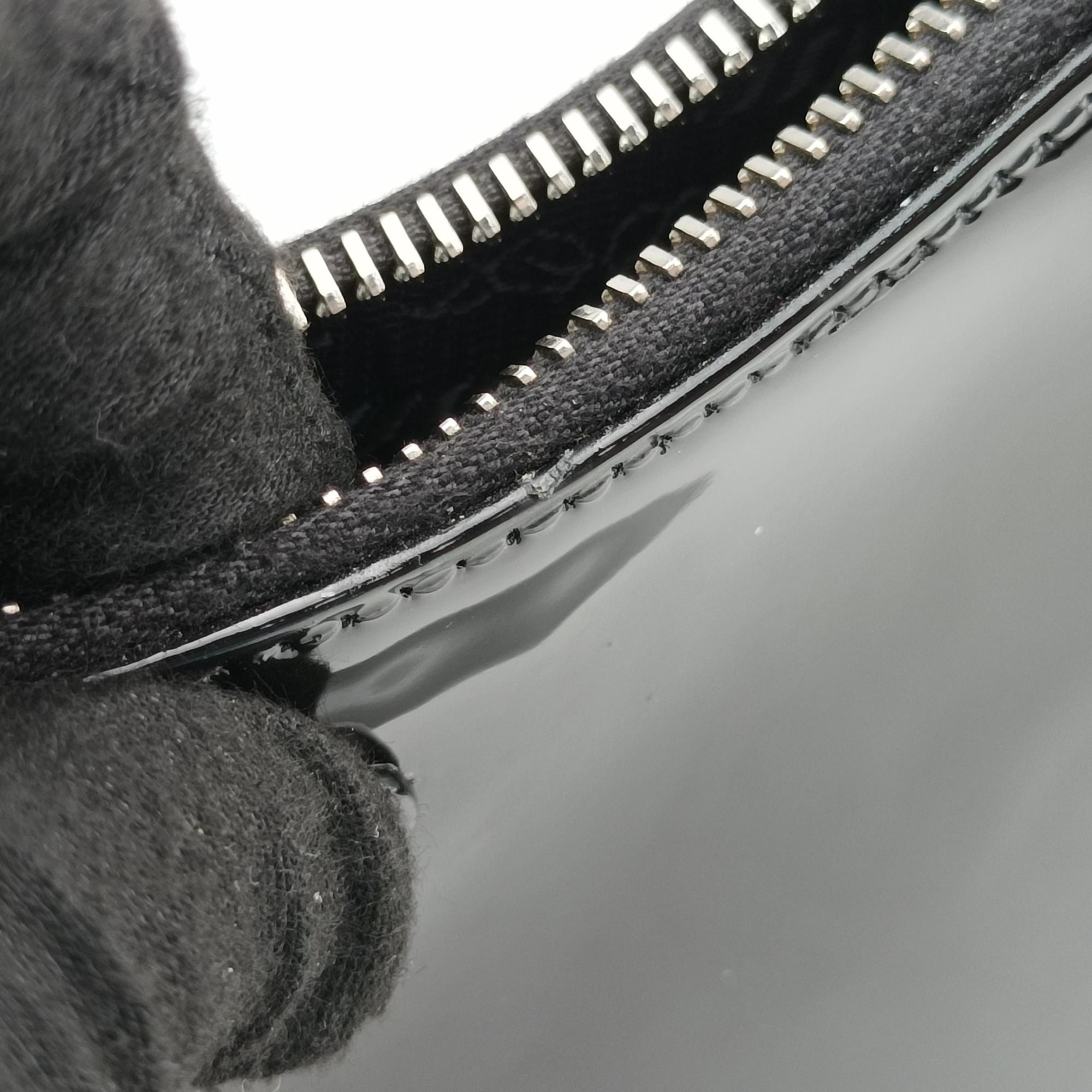 Pre-owned Prada Re-Edition Black Patent leather  shoulderbag | stylenewstar