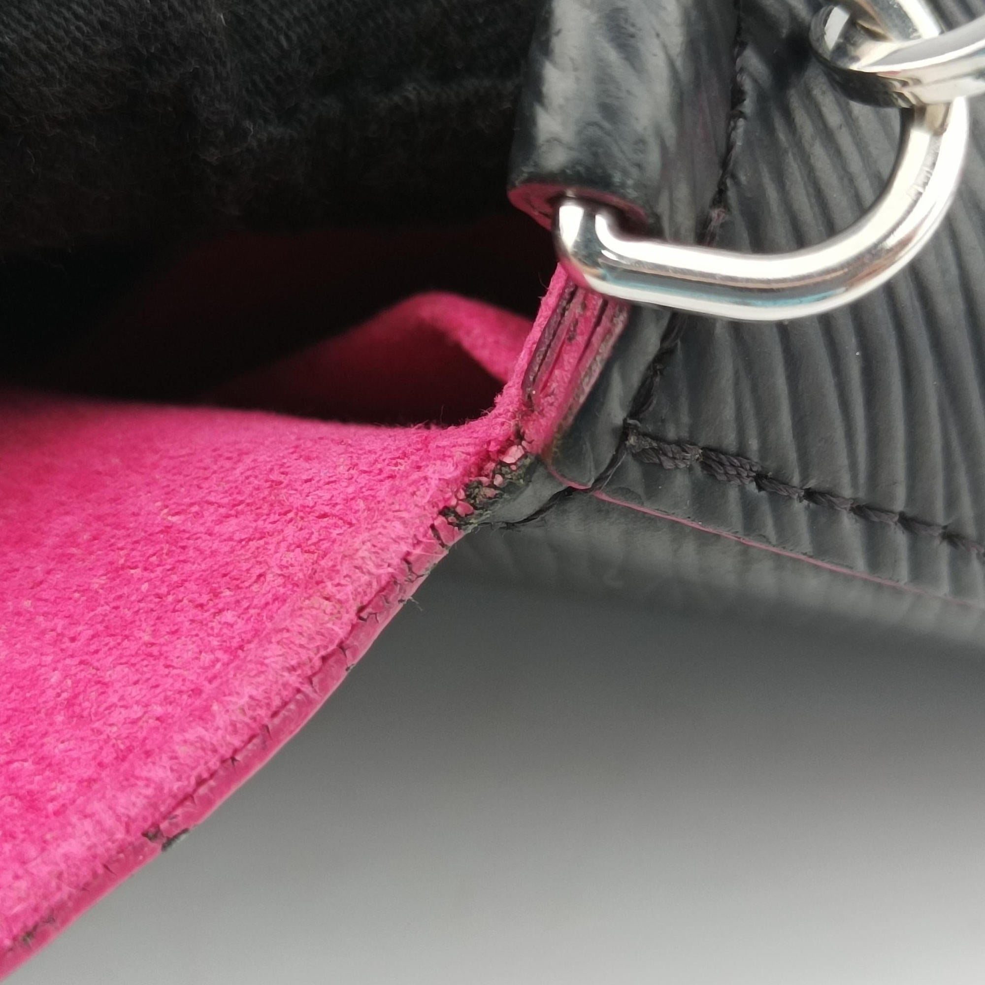 Pre-owned Louis Vuitton Pochette Felice Noir×Pink Epi M64579 shoulderbag | stylenewstar