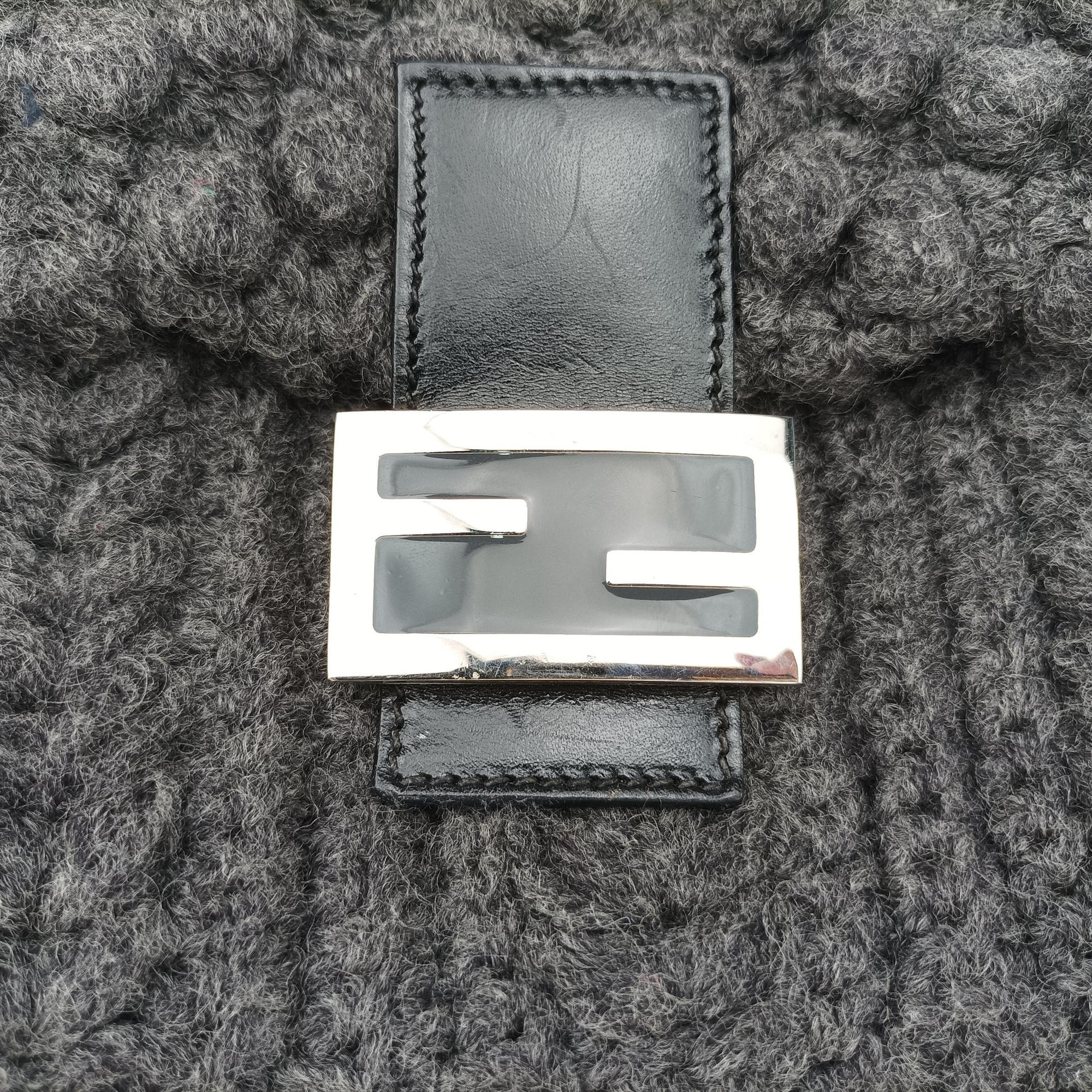 Pre-owned Fendi Baguette Grey Wool × Leather 16 160 shoulderbag | stylenewstar
