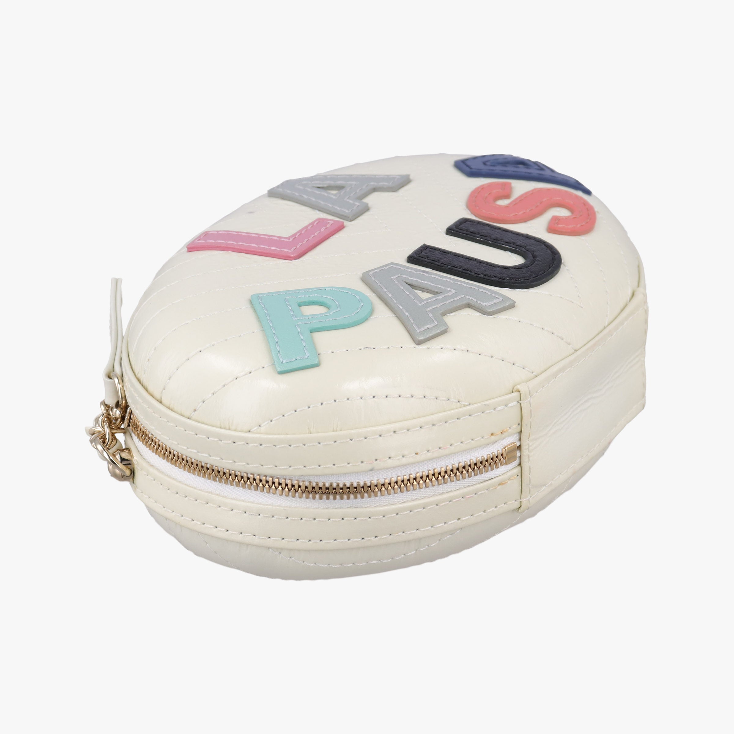Vintage Chanel LA PAUSA Shiny Chevron Oval Tassel White Leather AS0204 shoulderbag | stylenewstar