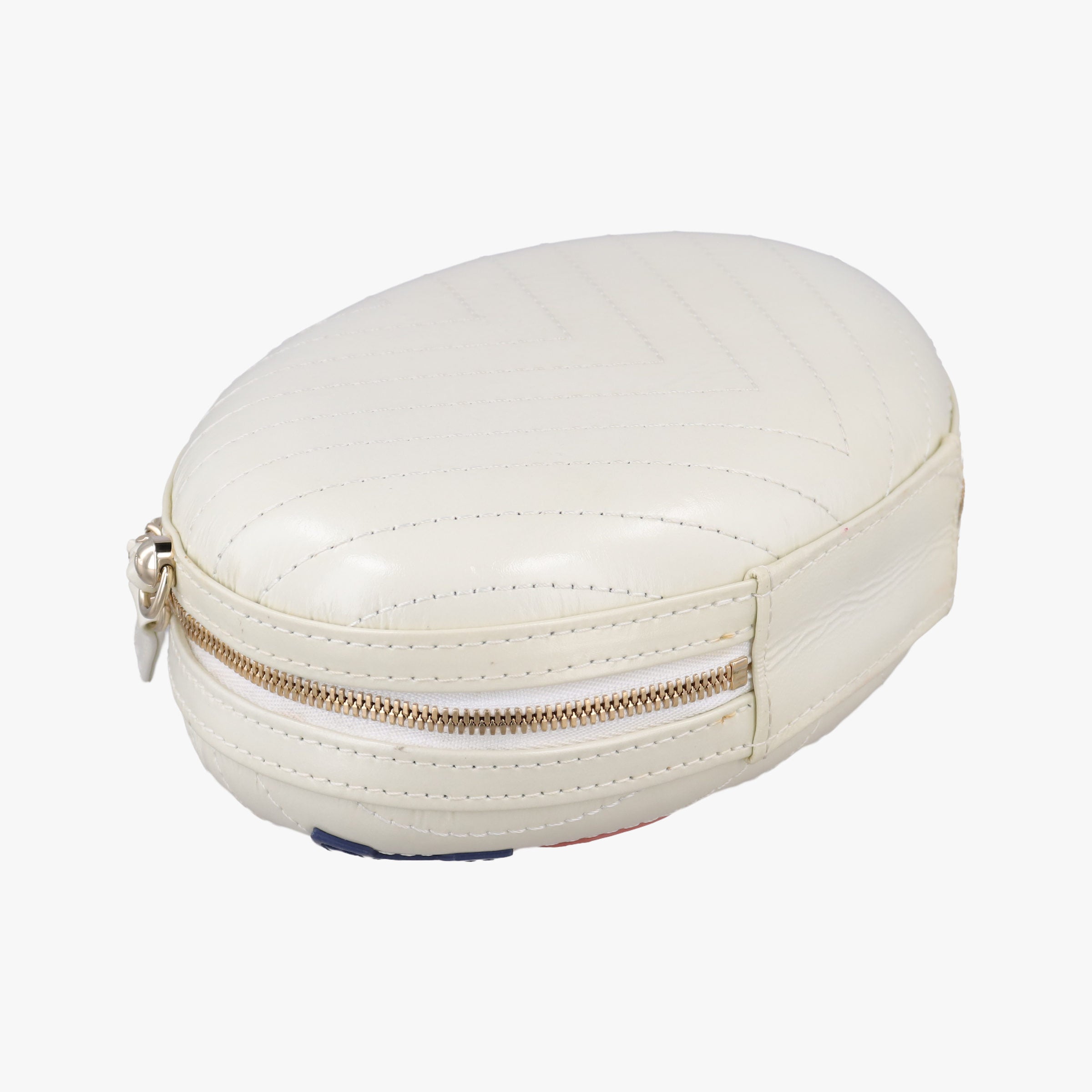 Vintage Chanel LA PAUSA Shiny Chevron Oval Tassel White Leather AS0204 shoulderbag | stylenewstar