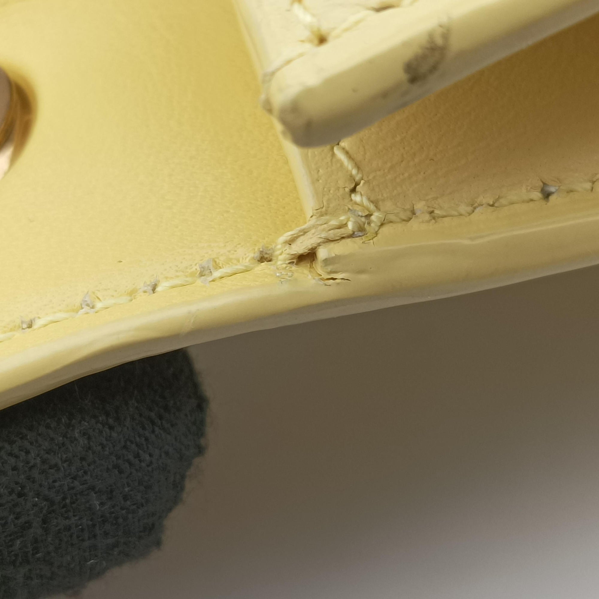 Pre-owned Celine LE Carre TAUPE BOX Yellow Leather  shoulderbag | stylenewstar
