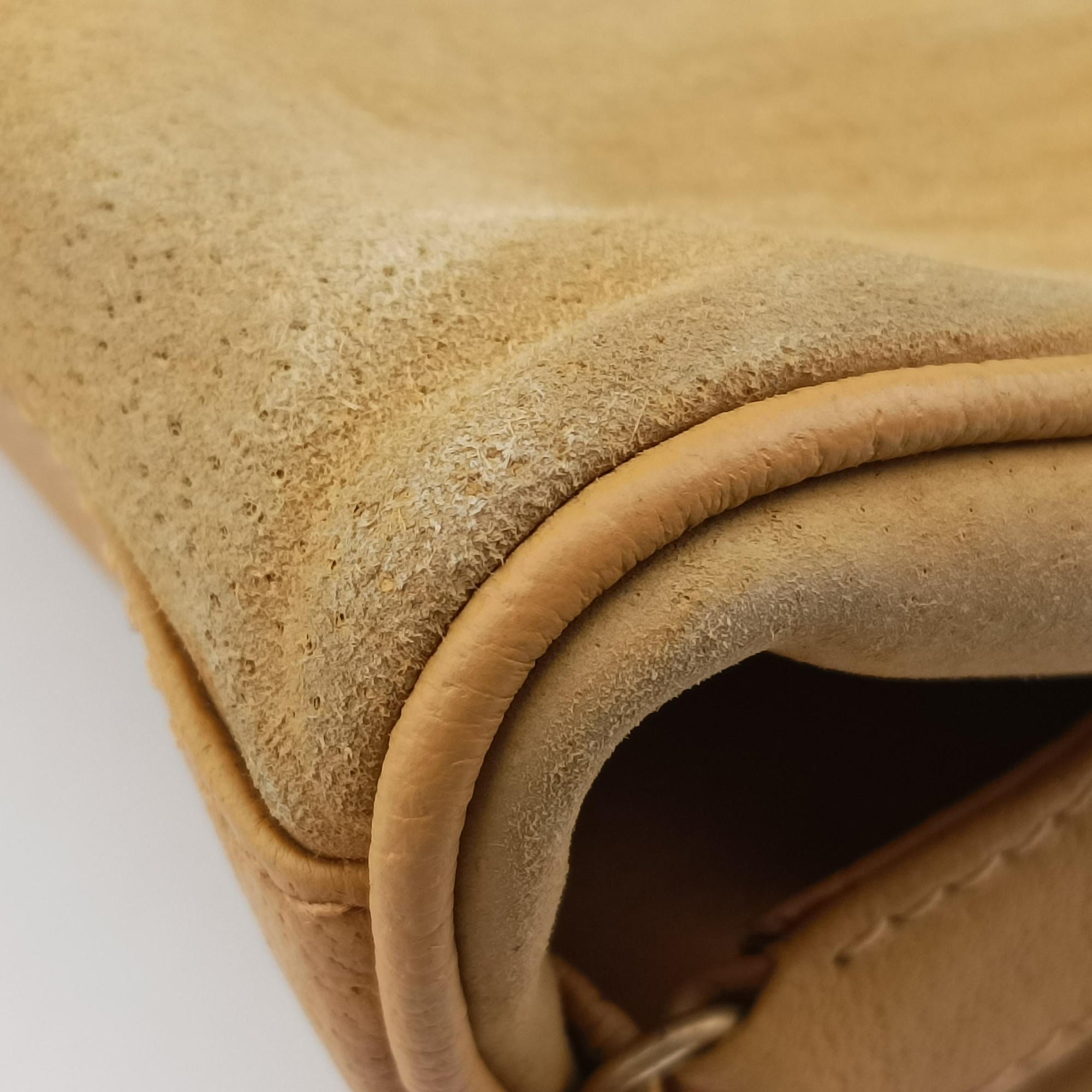 Pre-owned Gucci Stirrup Camel Suede 001.05 shoulderbag | stylenewstar